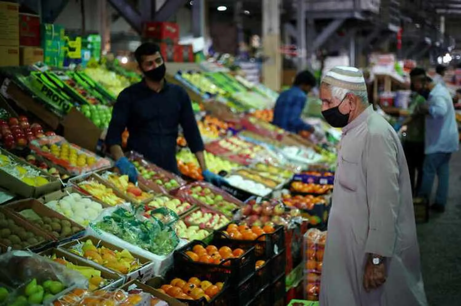 A Bahraini man wears a protective face mask following the outbreak of COVID-19, as he shops at a vegetable market ahead of the holy month of Ramadan in Manama, Bahrain, April 23, 2020. | REUTERS/Hamad I Mohammed
