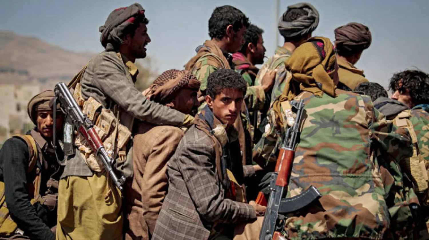 مقاتلون حوثيون في تجمع مسلح بصنعاء (د.ب.أ)