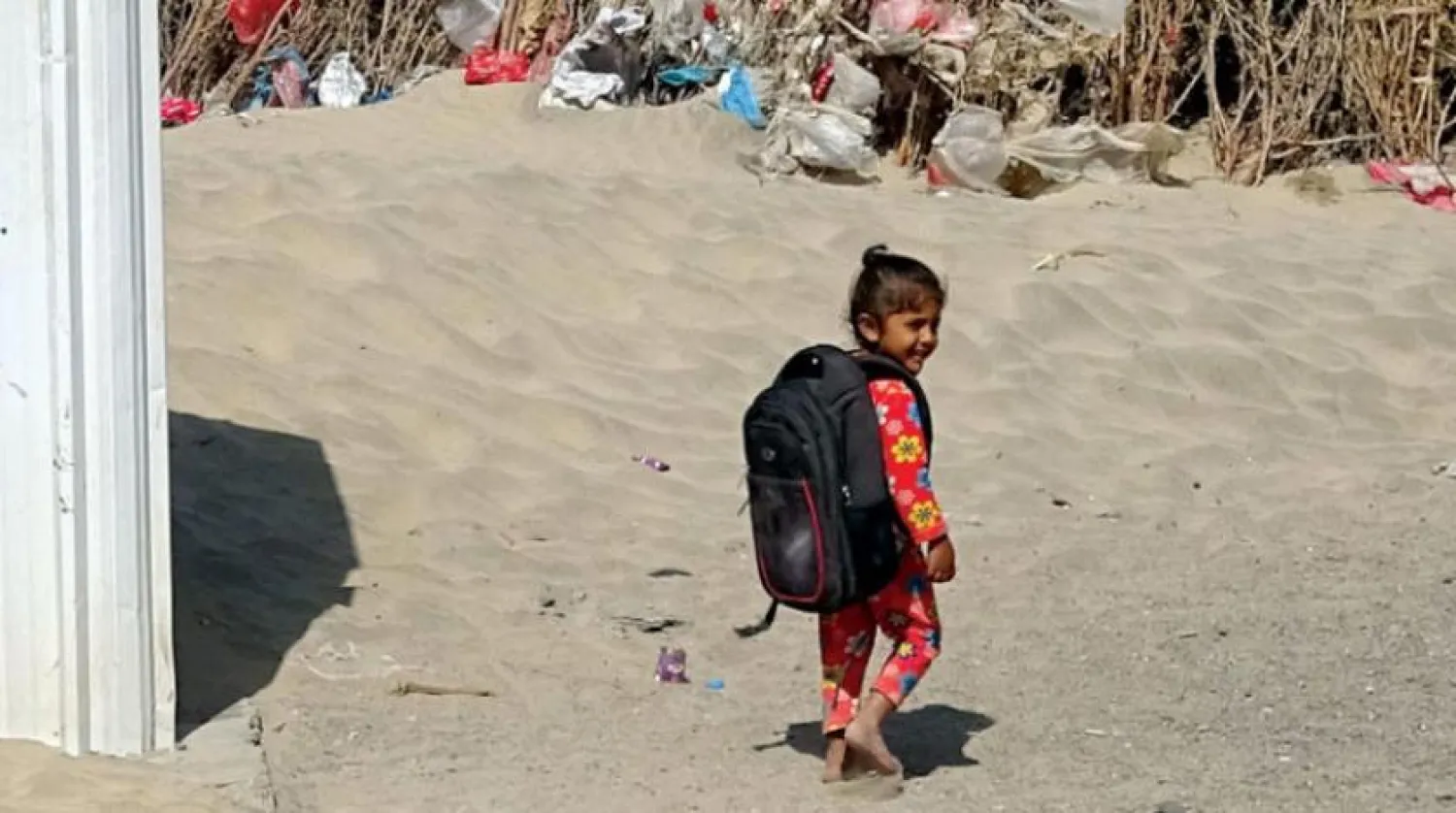 Hudeyde’de önceki gün gönüllüler tarafından yönetilen bir okuldaki mülteci çocuk (AFP)