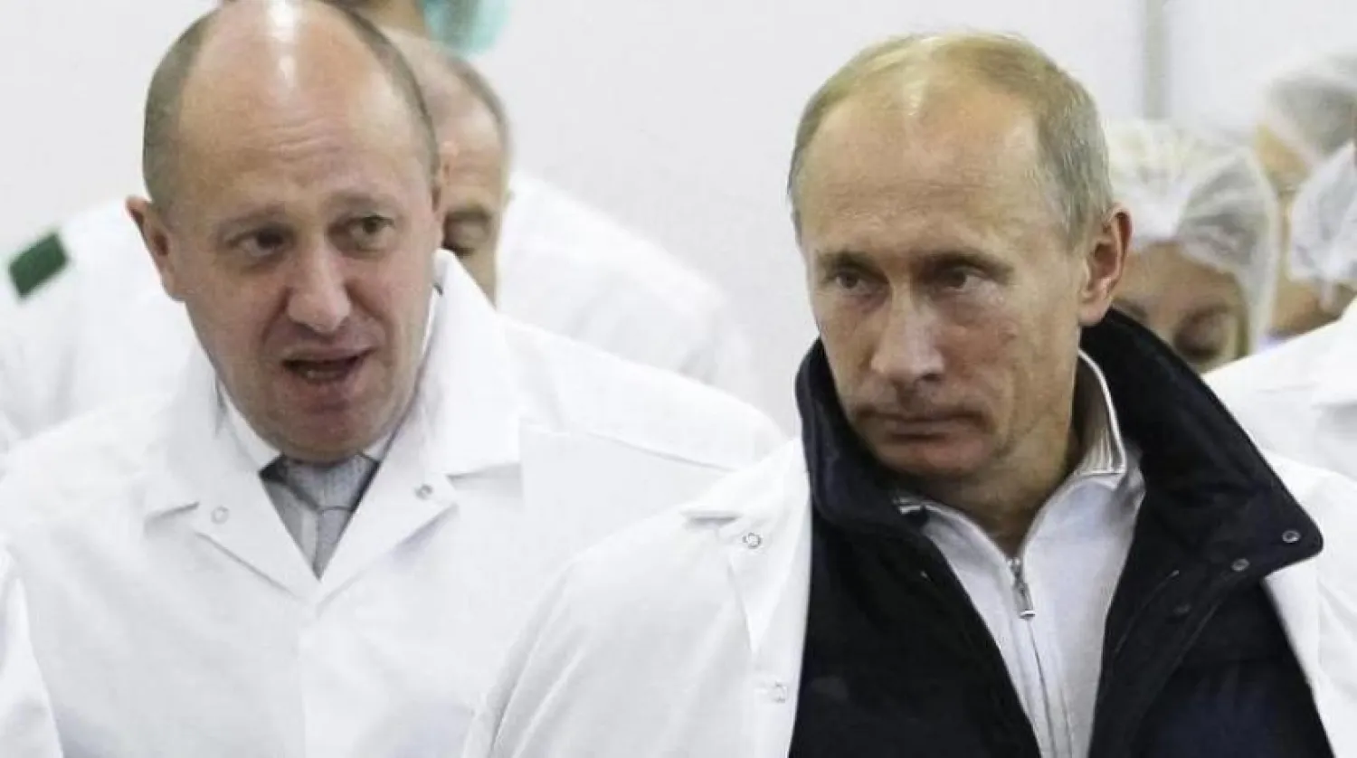 Rusya Devlet Başkanı Vladimir Putin ve iş adamı Yevgeny Prigozhin (Arşiv-AP)