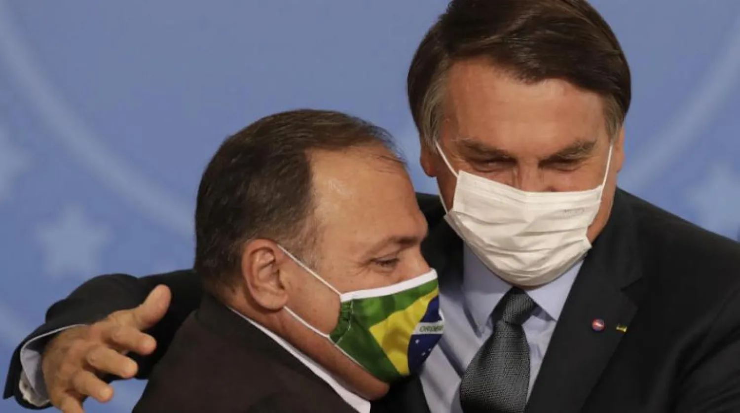 Brezilya Devlet Başkanı Jair Bolsonaro ve Sağlık Bakanı Eduardo Pazuello (AP) 