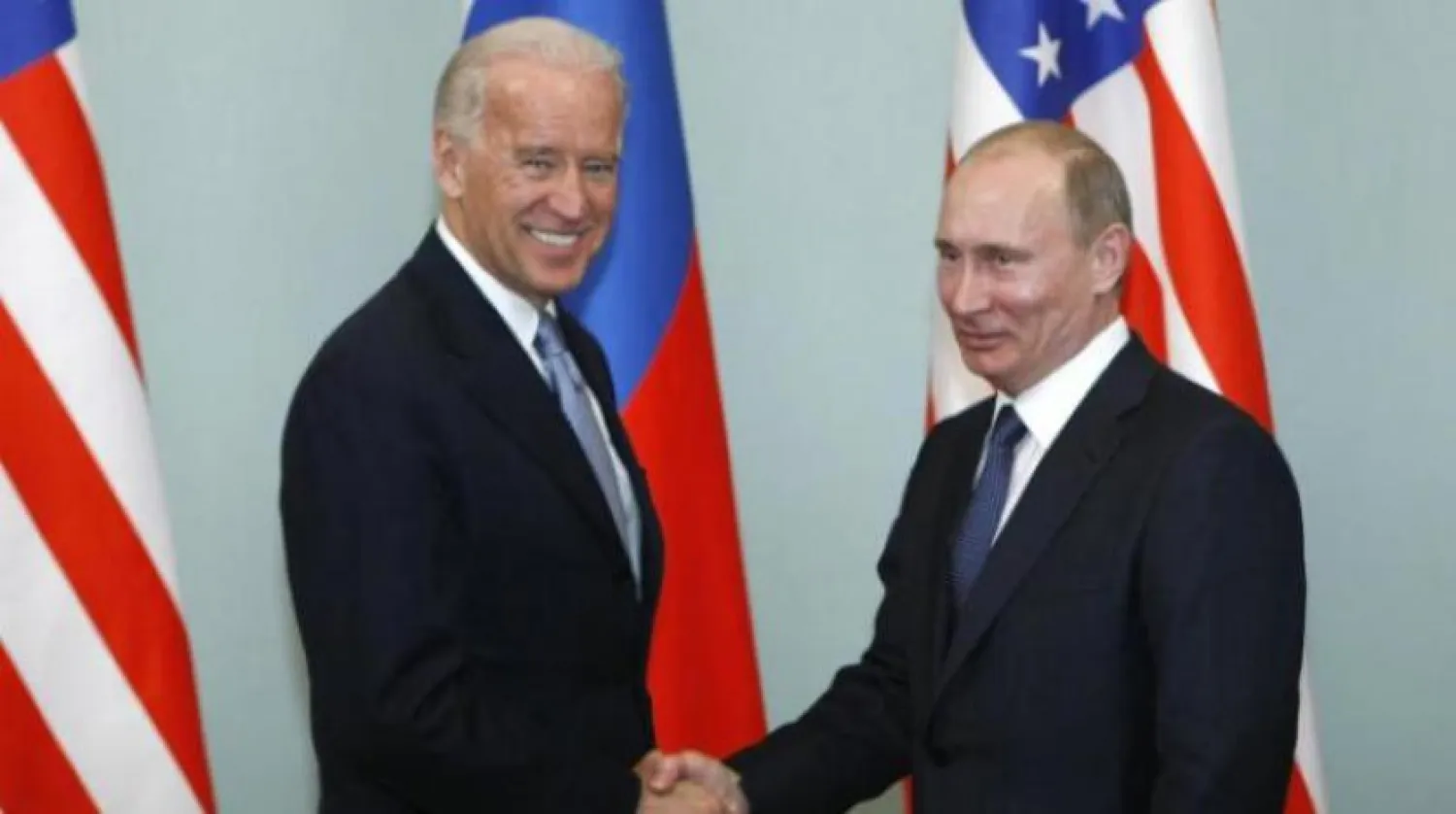 Joe Biden Başkan Yardımcısı olduğu dönemde Rusya Devlet Başkanı Vladimir Putin ile (AP)