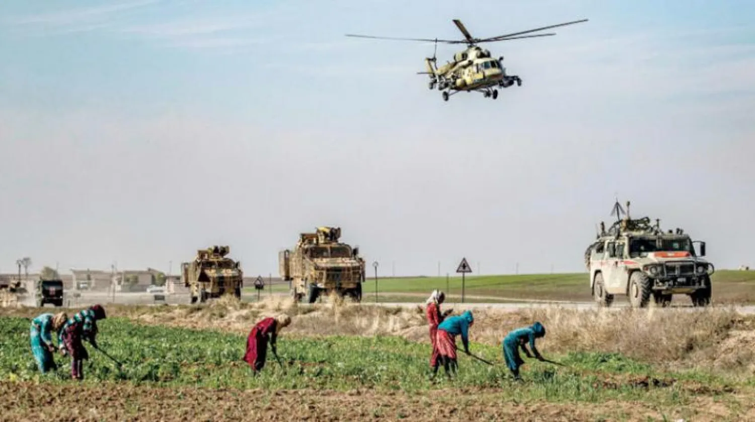 30 Kasım 2020’de Haseke kırsalında Rus helikopteri Türk kuvvetleri ile ortak devriye geziyor (AFP)