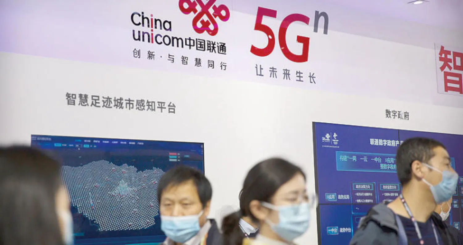 زادت واشنطن من حدة تصعيدها تجاه شركات الاتصالات الصينية ببحث سحب تراخيص بعضها (أ.ب)