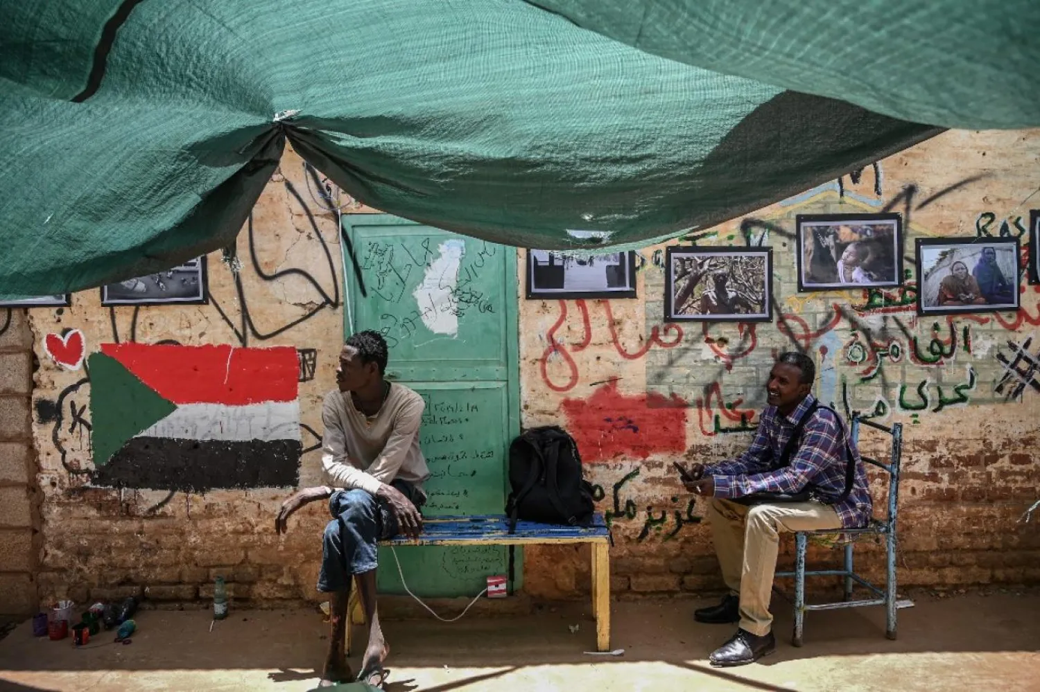 Sudan’daki geçiş hükümeti, iki ülke ile ilişkilerde gerçekçi bir yaklaşım benimsiyor (AFP)