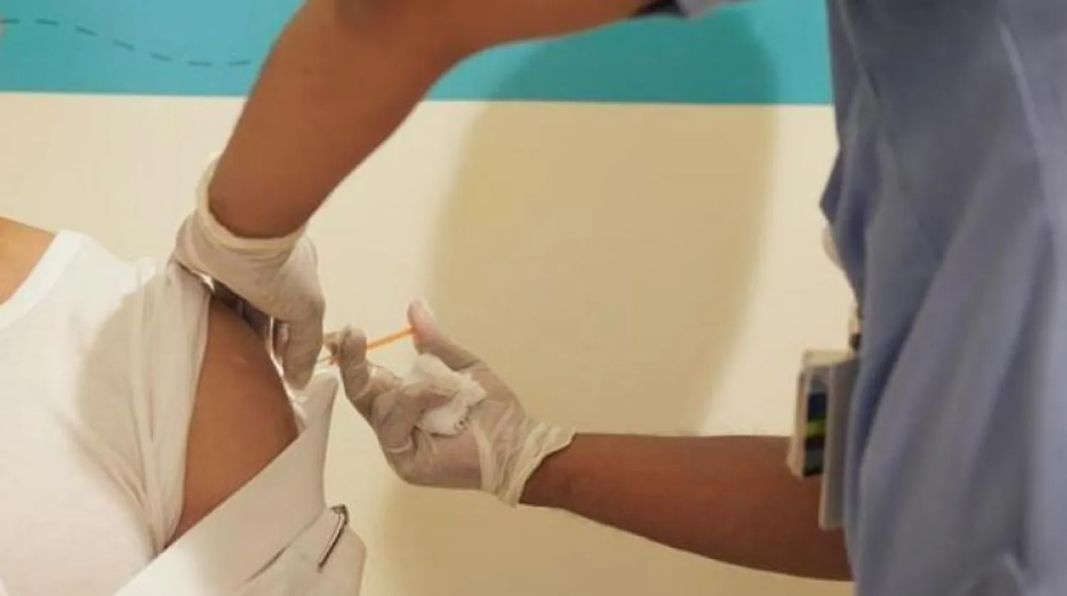 Koronavirüs aşısı kas içerisine yapılıyor (SPA)