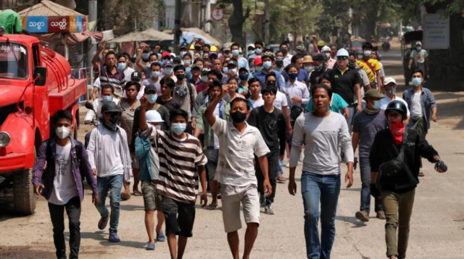 Myanmar'daki darbe karşıtı protestocular yürüyüş düzenliyor (Reuters)