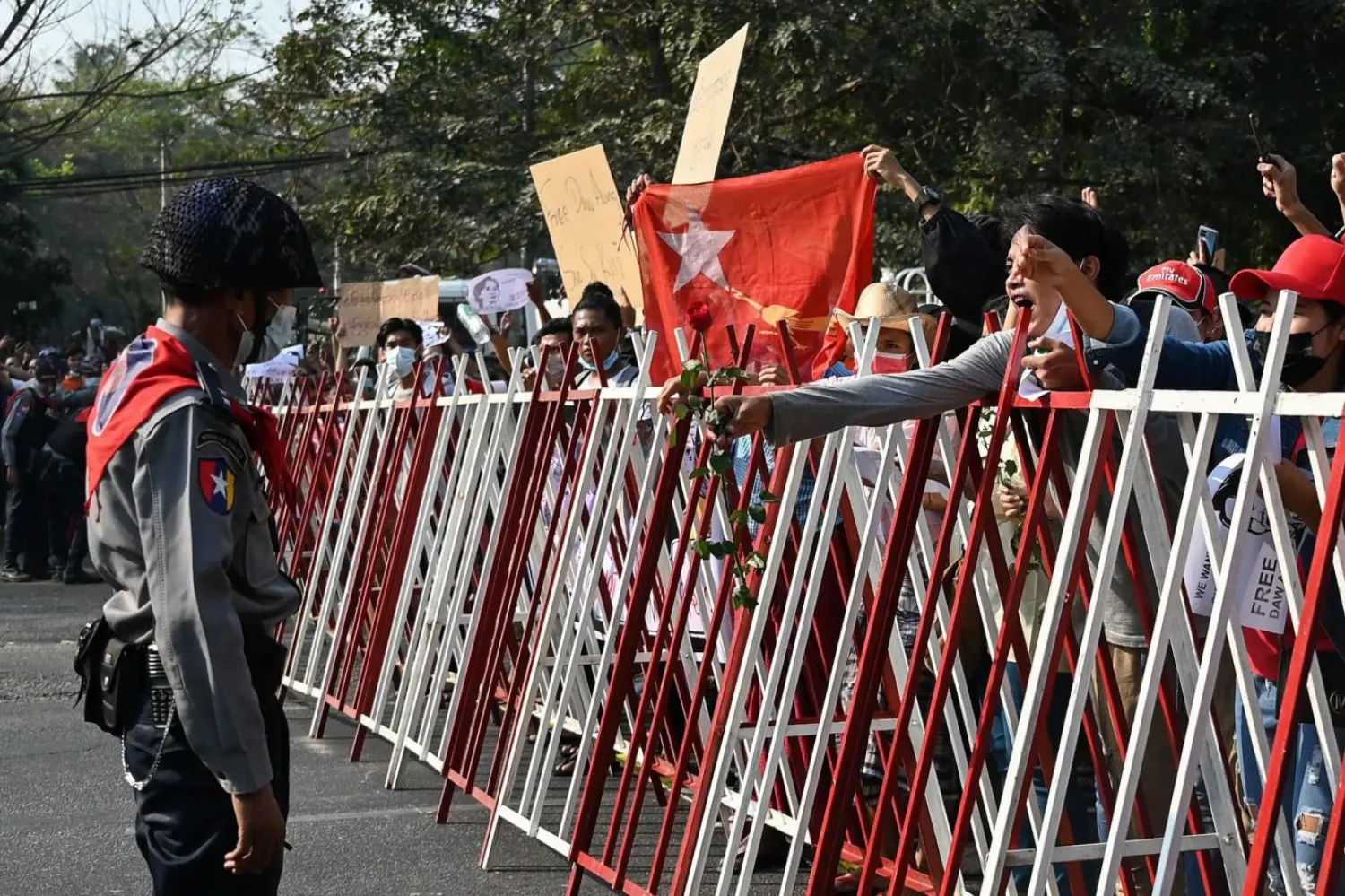 Myanmar'da 1 Şubat'taki darbeden bu yana 138 kişinin hayatını kaybettiği kaydedilmişti (AFP)