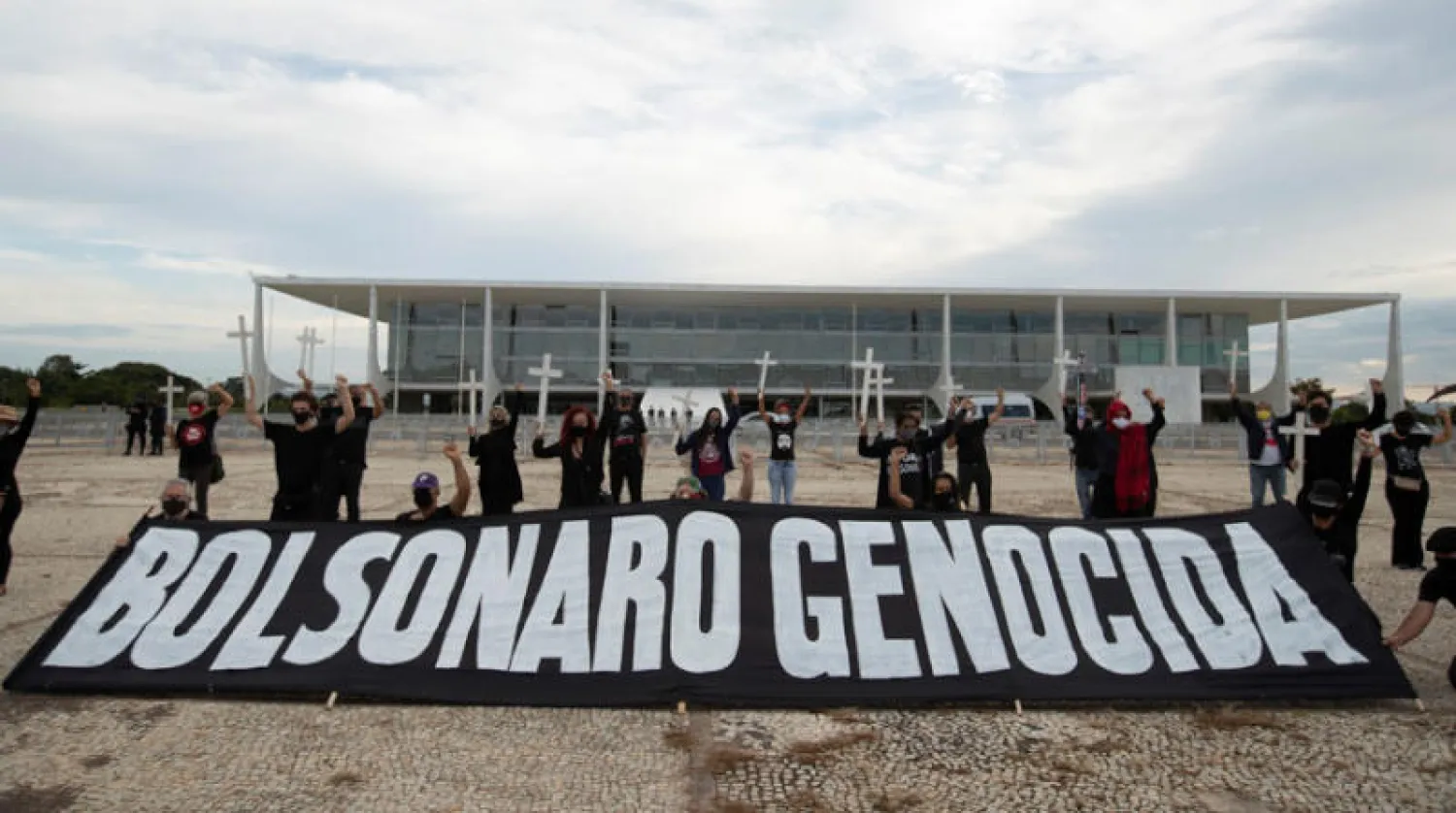 المعارضة تتهم بولسونارو بأنه «مرتكب إبادة جماعية» بسبب إدارته لأزمة كورونا (إ.ب.أ)