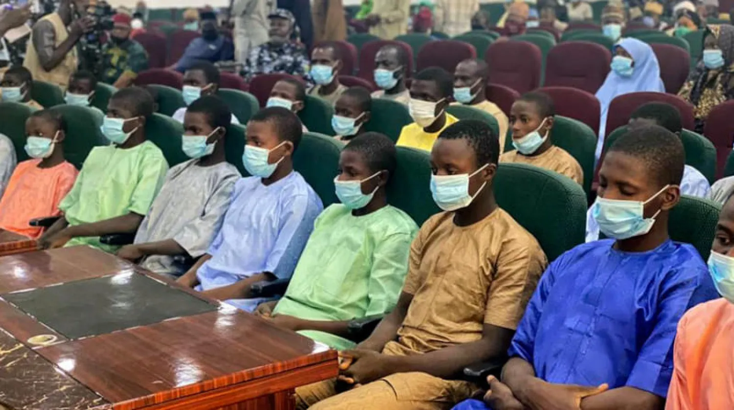 طلاب اختطفهم مسلحون من كلية العلوم الحكومية في النيجر قبل إطلاق سراحهم الشهر الماضي (أ.ب)