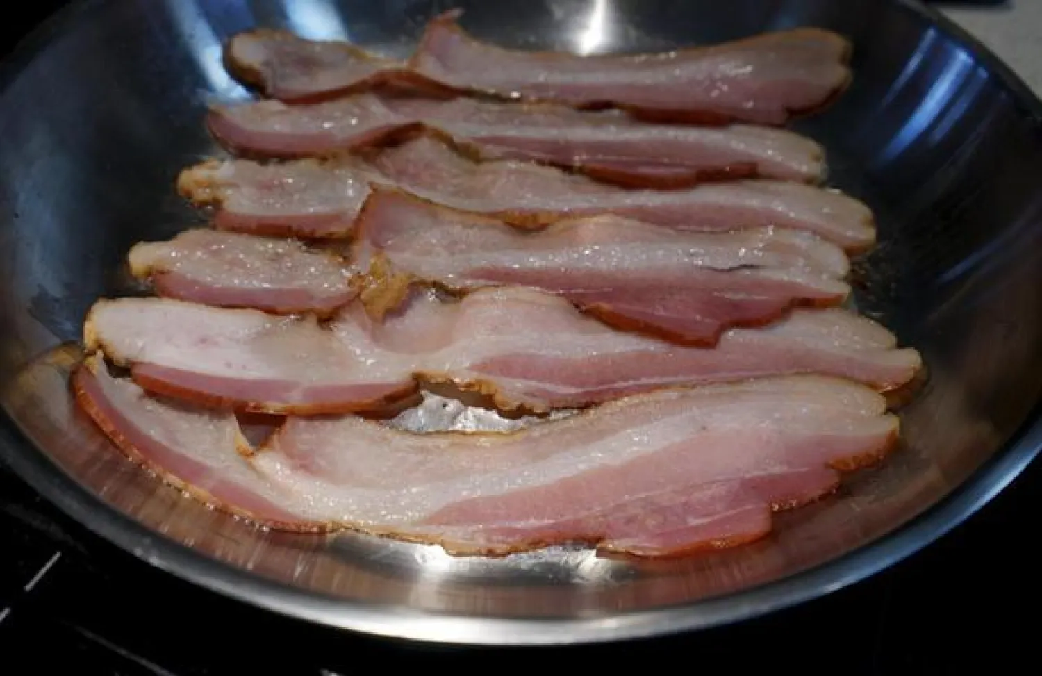 تناول اللحوم المصنعة مرة واحدة يومياً قد يزيد من فرص الإصابة بالخرف بنسبة 44 % (رويترز)