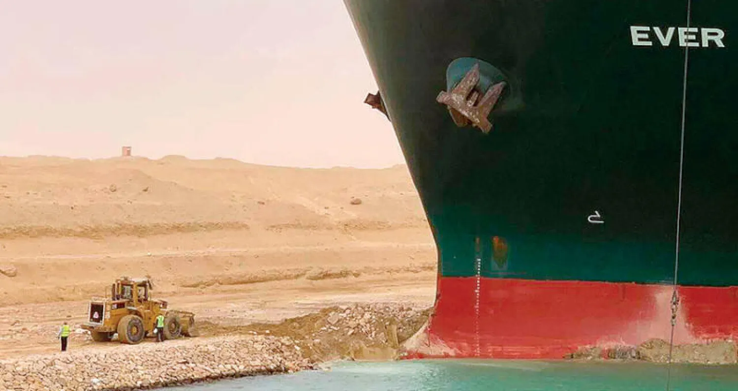 السفينة الجانحة ارتطمت باليابسة في المجرى الجديد لقناة السويس (هيئة قناة السويس)