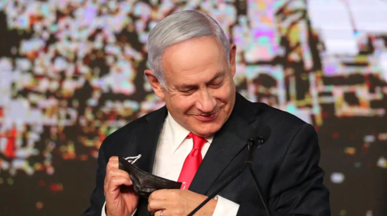 نتنياهو يخاطب أنصاره في القدس بعد تسرب توقعات نتائج الانتخابات فجر الأربعاء (أ.ب)