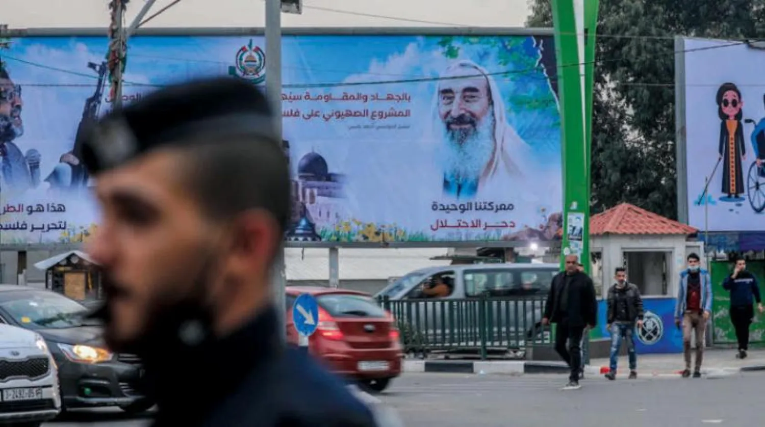 Gazze'de Hamas lideri Şeyh Ahmed Yasin'e düzenlenen suikastın 17. yıldönümü münasebetiyle asılan pankart (EPA) 