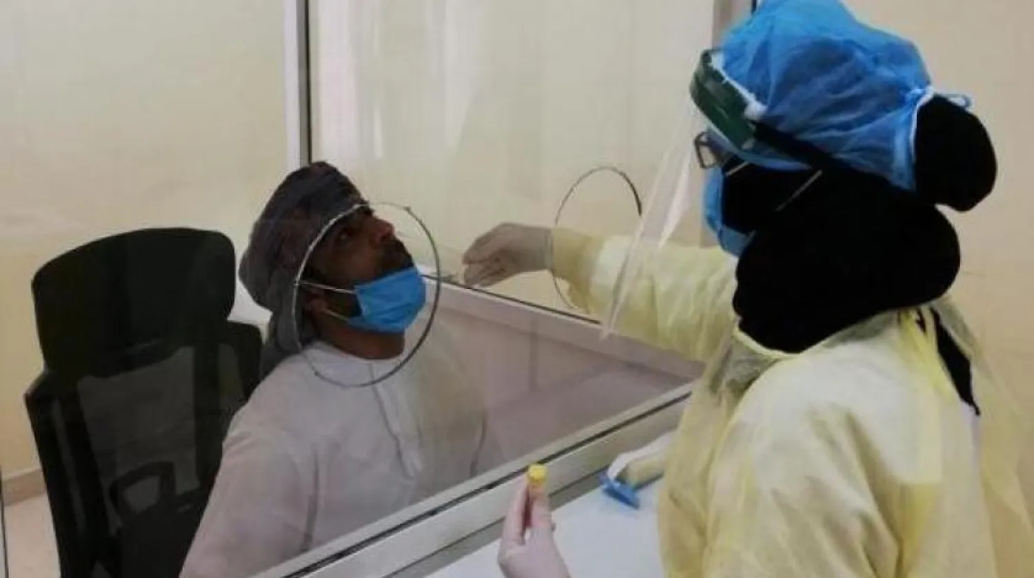 Omani citizens testing for the COVID-19. Oman News Agency

