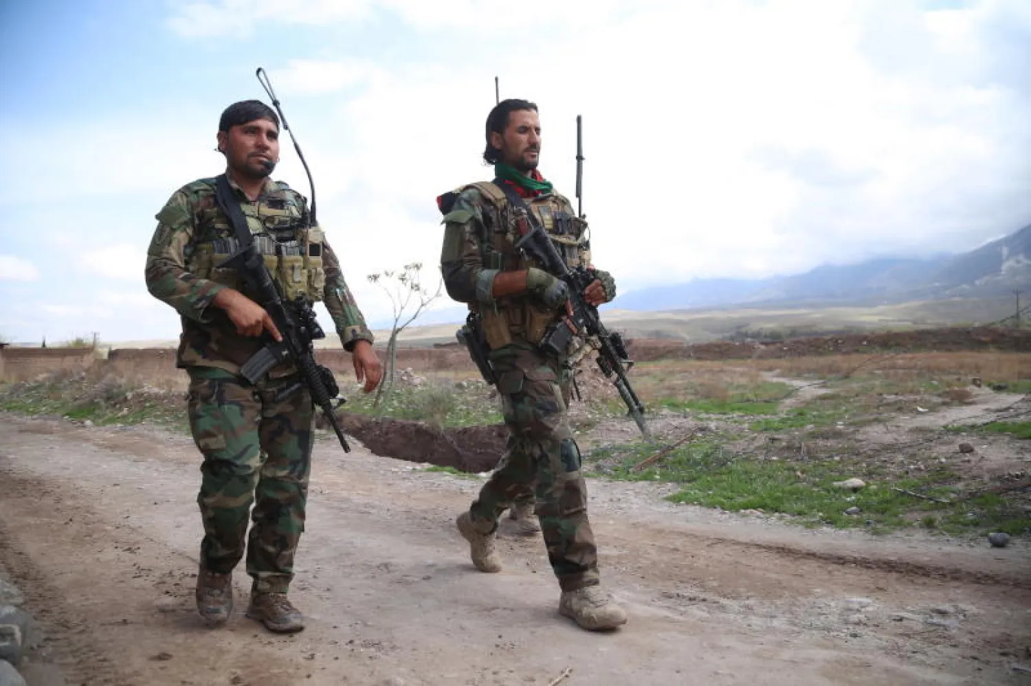 عناصر من قوات الأمن الأفغانية في إقليم ننغرهار (إ.ب.أ)