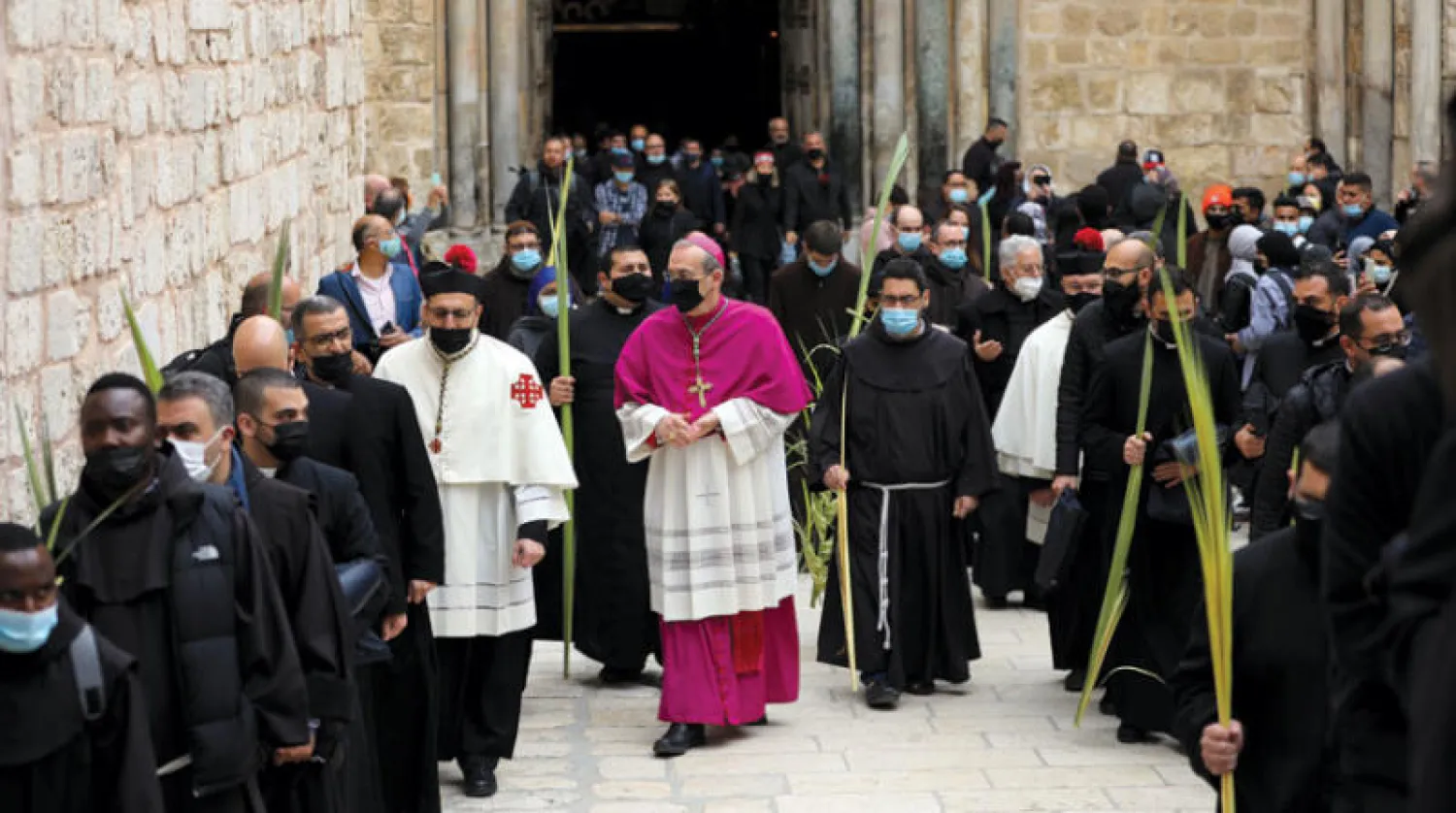 احتفال الكنيسة اللاتينية في القدس القديمة بأحد الشعانين أمس (رويترز)