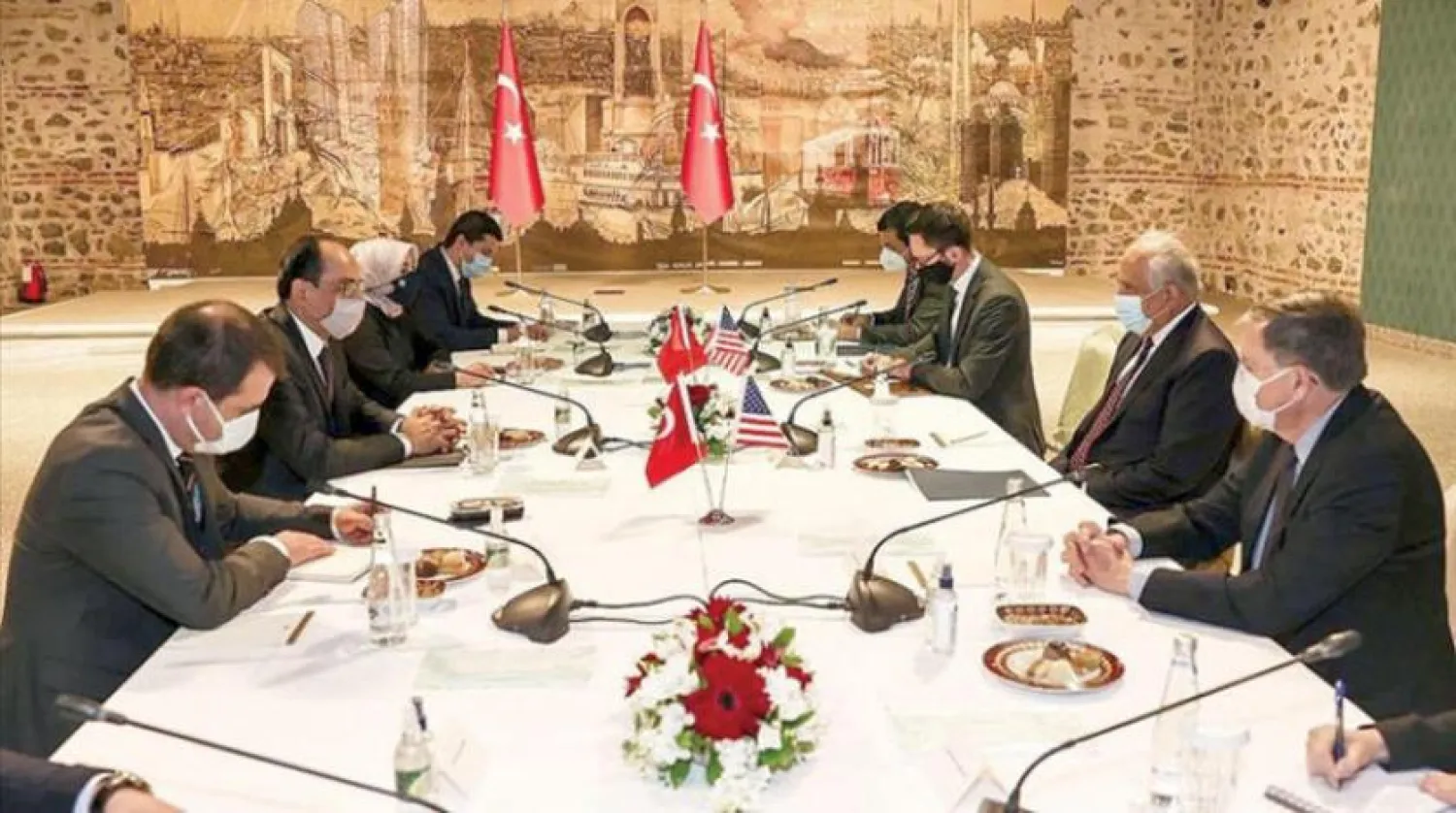 Dün İstanbul Dolmabahçe Sarayı'nda yapılan Türkiye-ABD toplantısında çekilen ve Cumhurbaşkanlığı tarafından dağıtılan fotoğraf