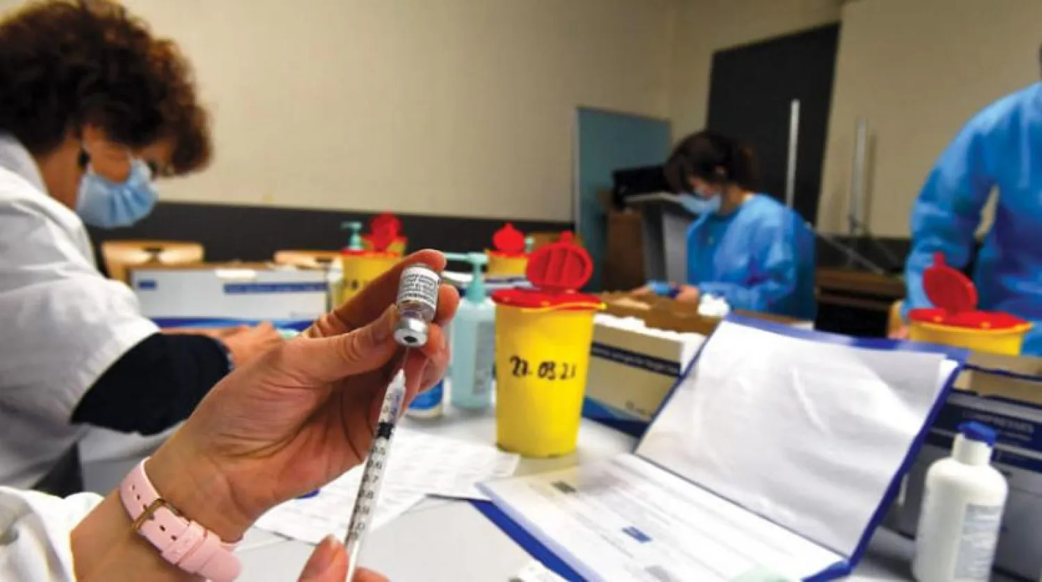 Fransa’nın güneyinde Pfizer aşısının hazırlanışı (AFP)