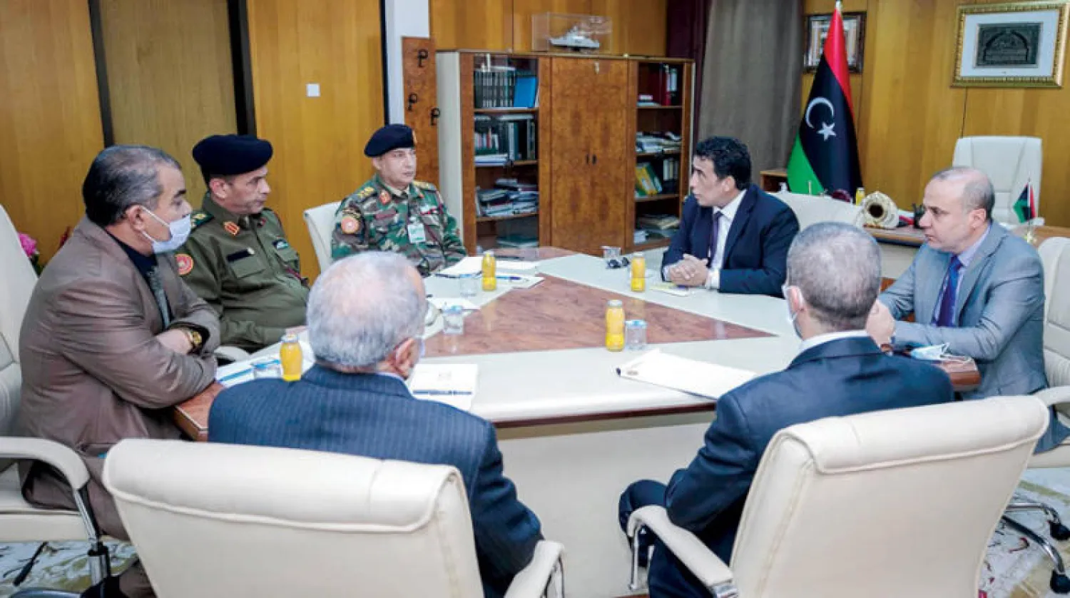 صورة وزعها مكتب المنفي للاجتماع العسكري الأول من نوعه له في طرابلس