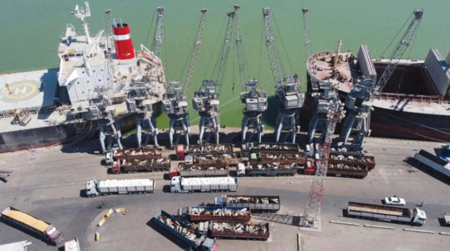 Irak’ın güneyindeki Um Kasr Limanı’ndaki gümrük. (AFP)