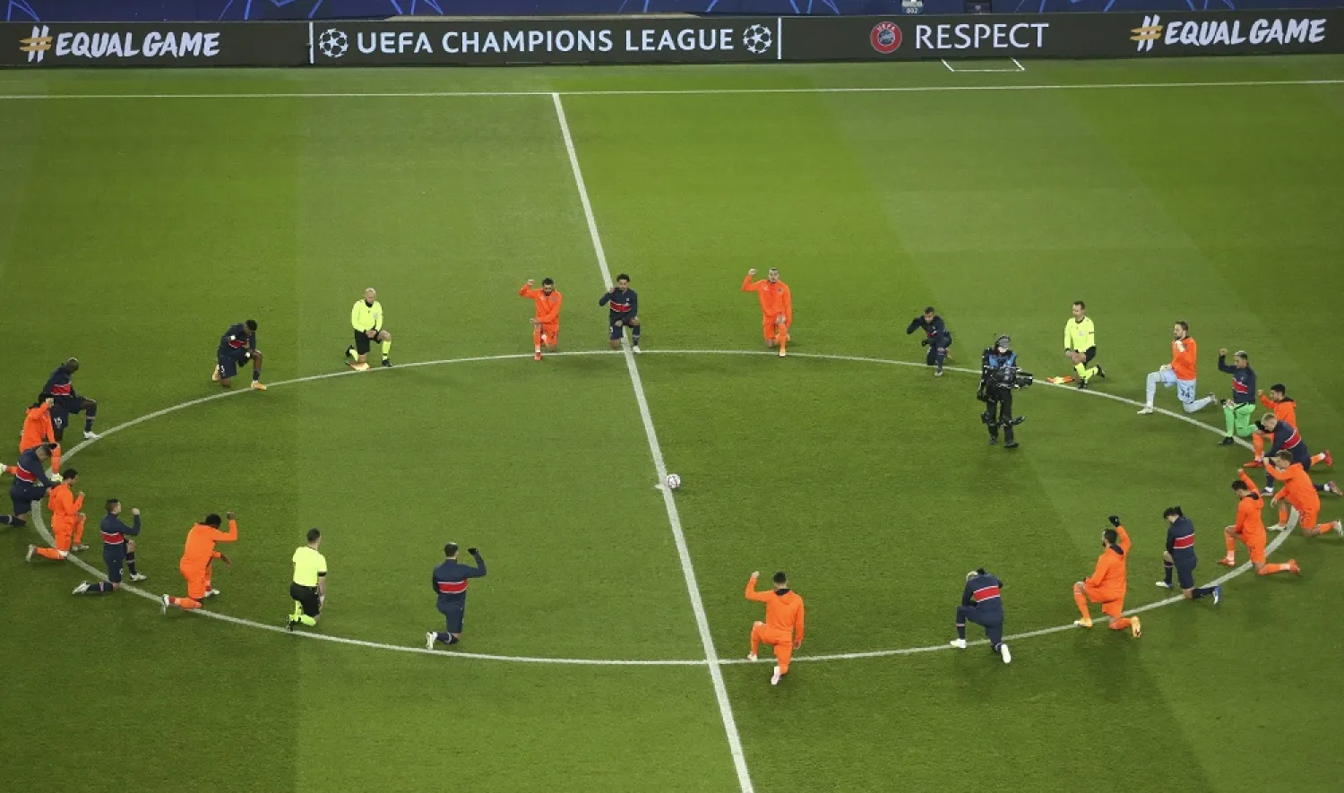 Başakşehir and Paris Saint-Germain players take a knee before the start of a Champions League match at the Parc des Princes stadium, Paris, France, Dec. 9, 2020. (AP)