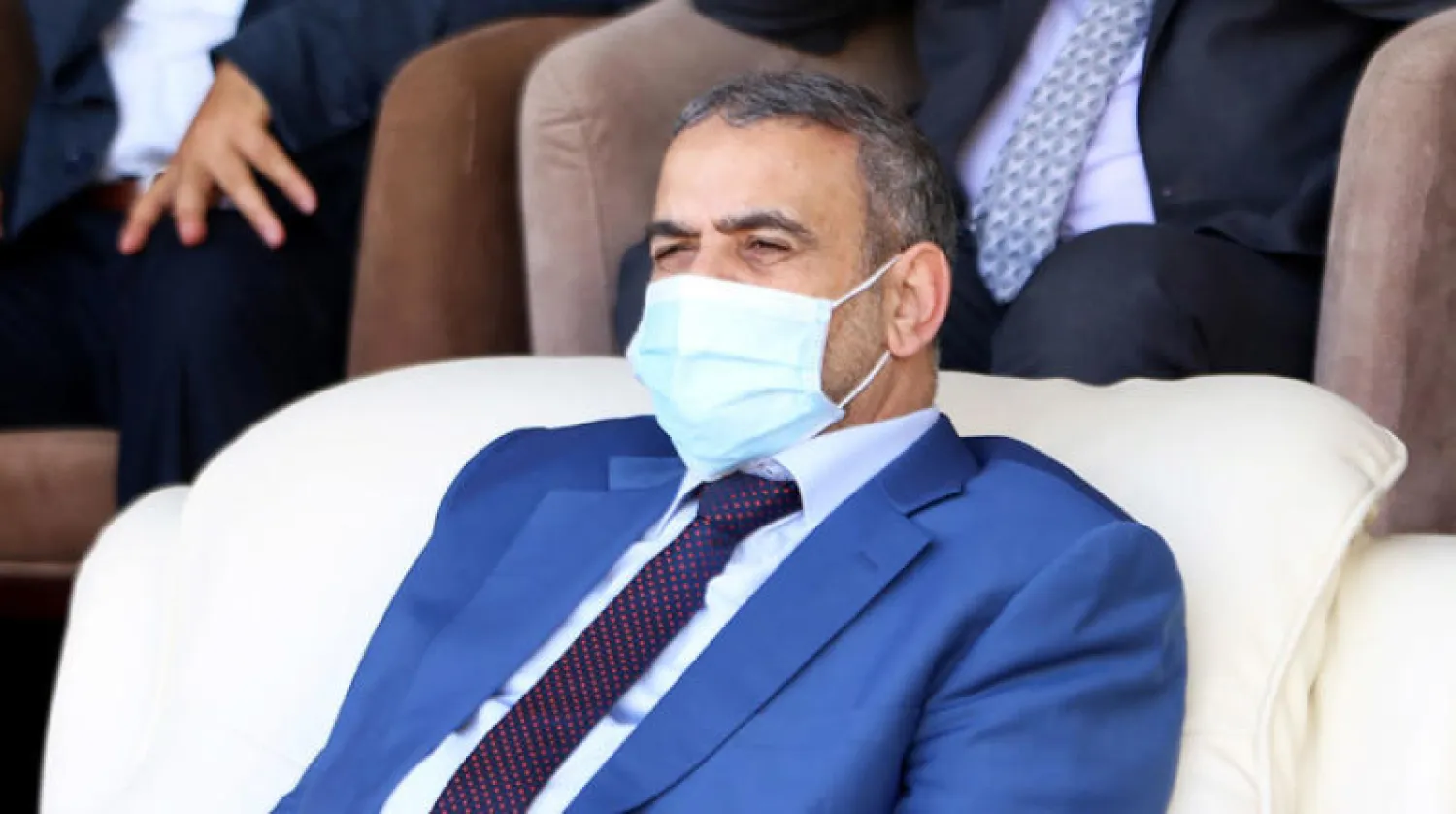 رئيس المجلس الأعلى للدولة خالد المشري خلال حضوره إطلاق أسرى من «الجيش الوطني» في مدينة الزاوية غرب طرابلس الأربعاء الماضي (إ.ب.أ)