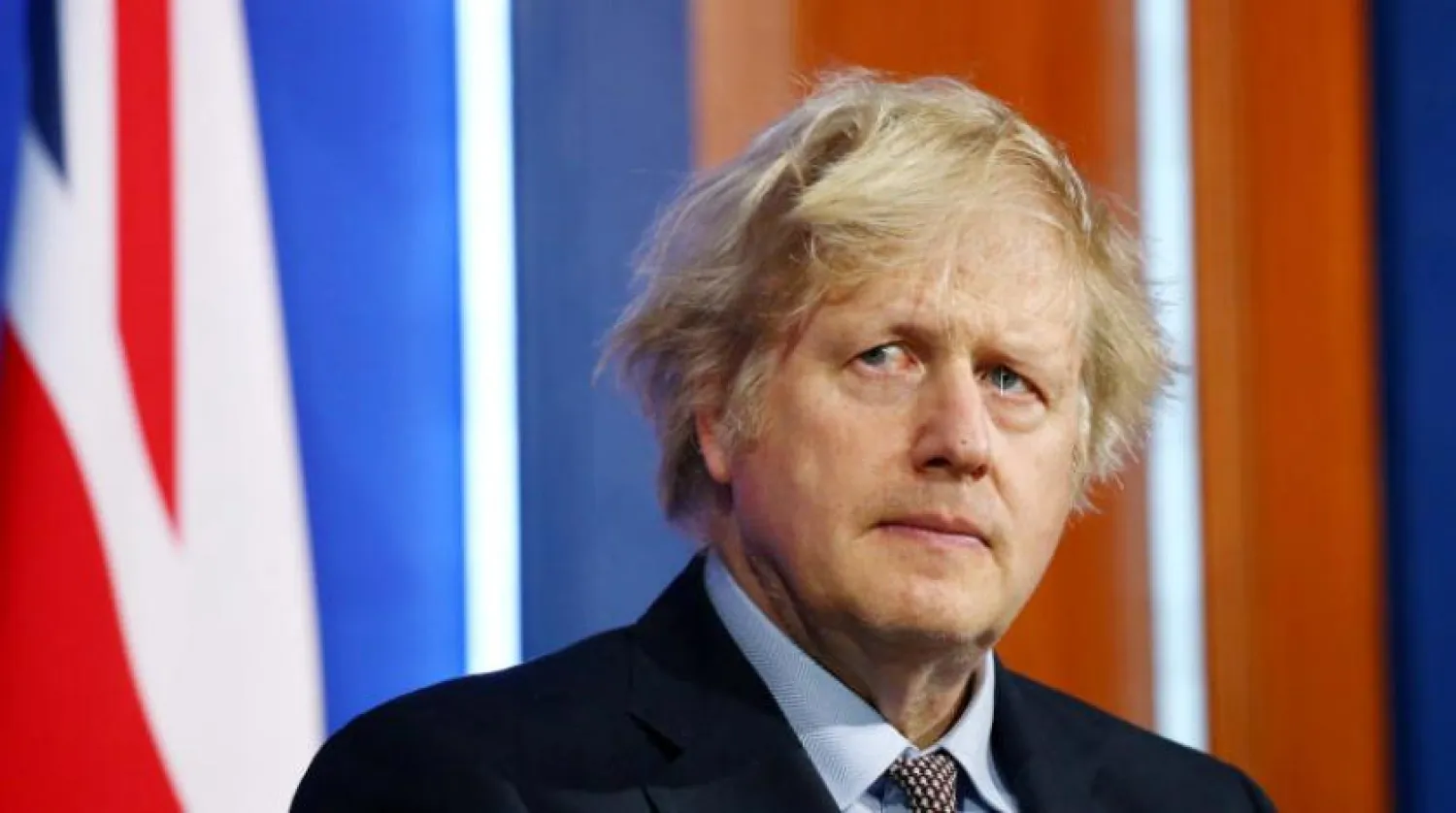 İngiltere Başbakanı Boris Johnson, geçen ay yaptığı koronavirüs konulu basın toplantısı sırasında (Reuters)