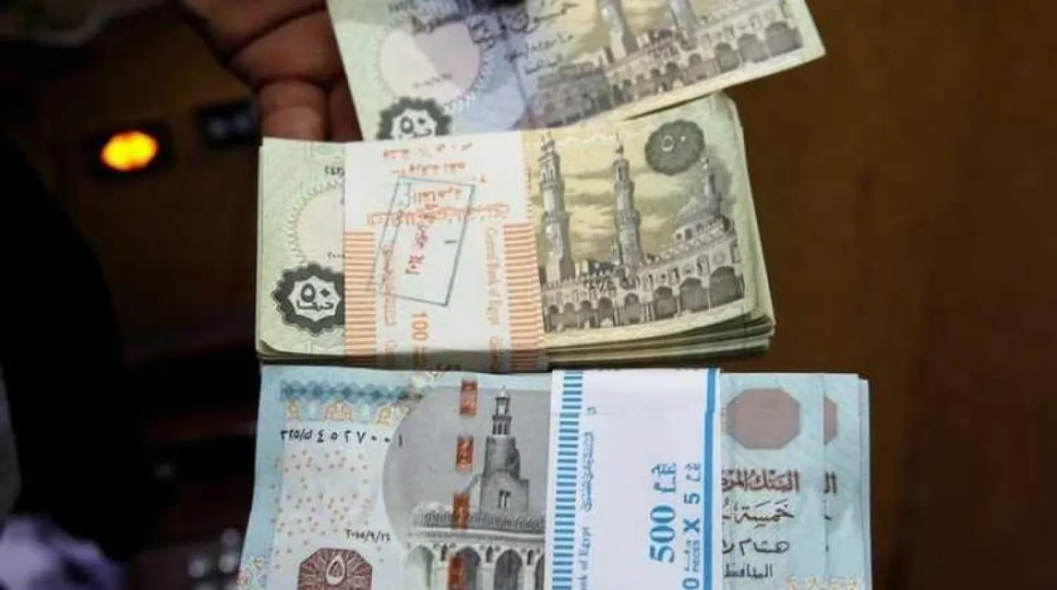 Image used for illustrative purpose. A bank employee counts stacks of Egyptian 5 pound and 50 piastre notes as he works at Bank Misr in downtown Cairo, Egypt. Reuters/Amr Abdallah Dalsh