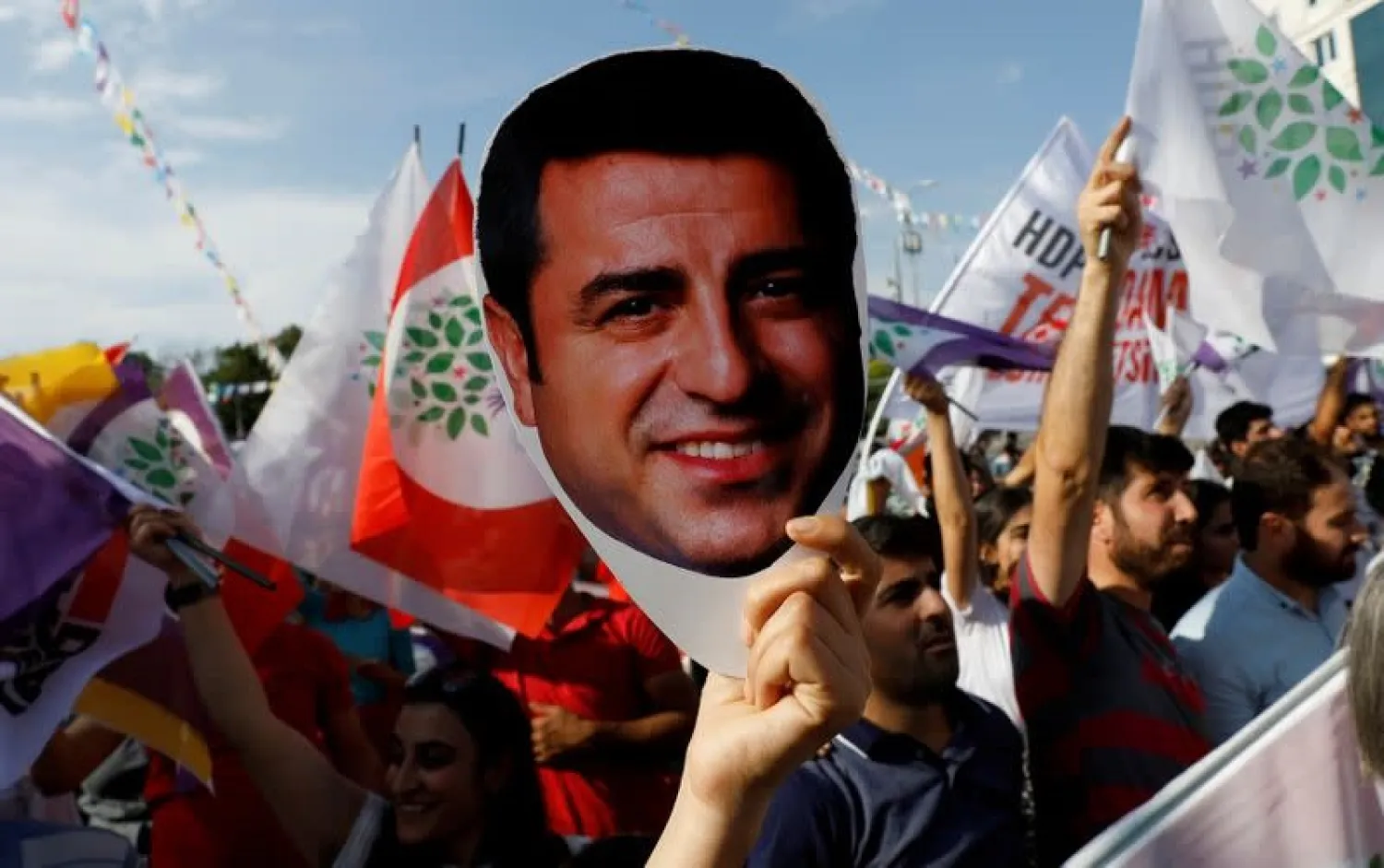 A supporter of Turkey's main pro-Kurdish Peoples' Democratic Party (HDP) holds a mask of their jailed former leader and presidential candidate Selahattin Demirtas during a rally in Ankara, Turkey, June 19, 2018. (Reuters)