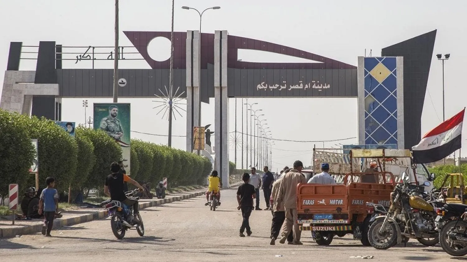 Iraqi protesters block the highway leading to Umm Qasr port during anti-government demonstrations in southern Iraq on November 3, 2019. (AFP)