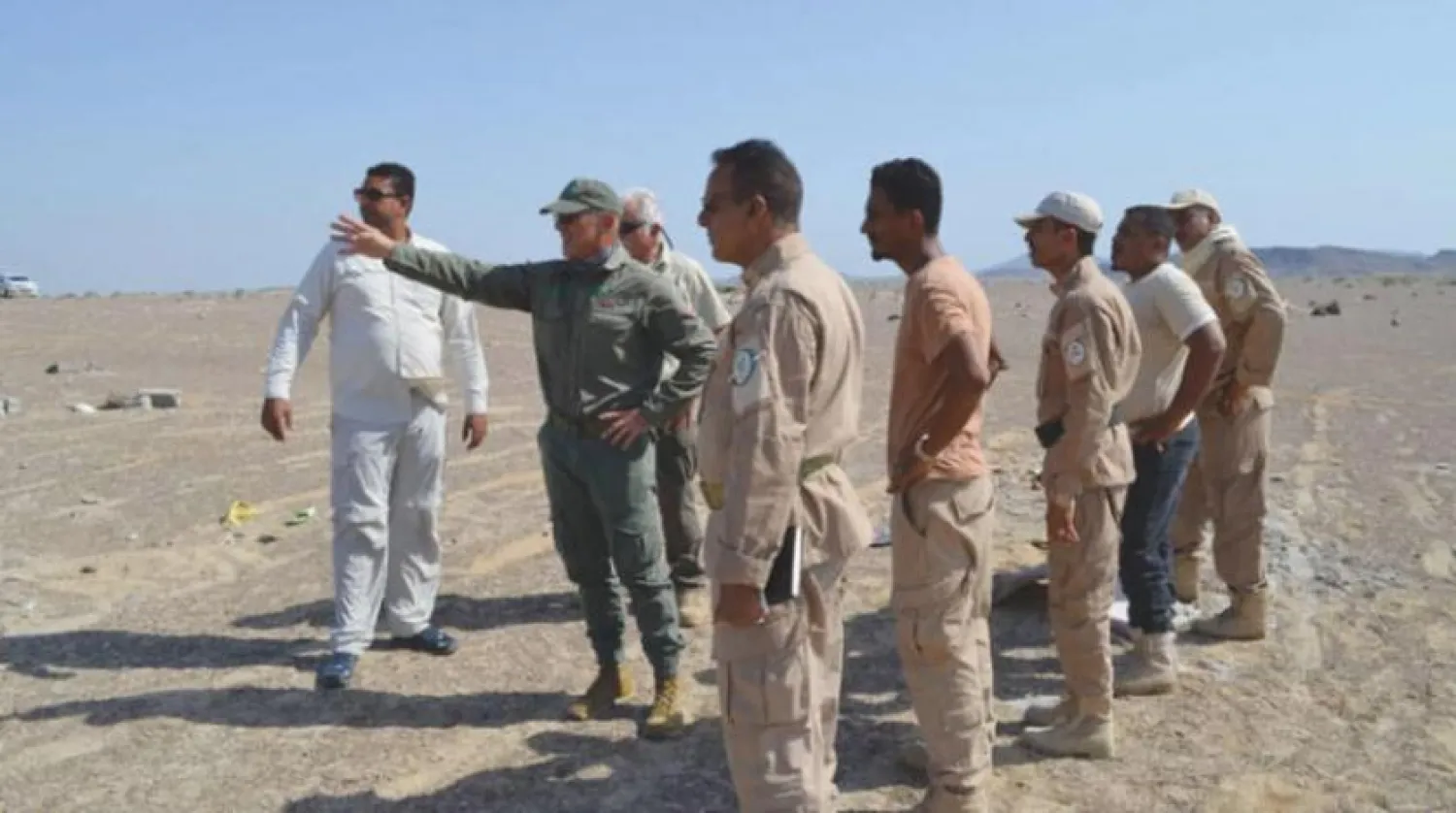 Suudi Arabistan’ın Masam Projesi Direktörü Usame el- Kusaybi ve Yemen'deki saha ekipleri. (Masam’ın Twittter hesabı)