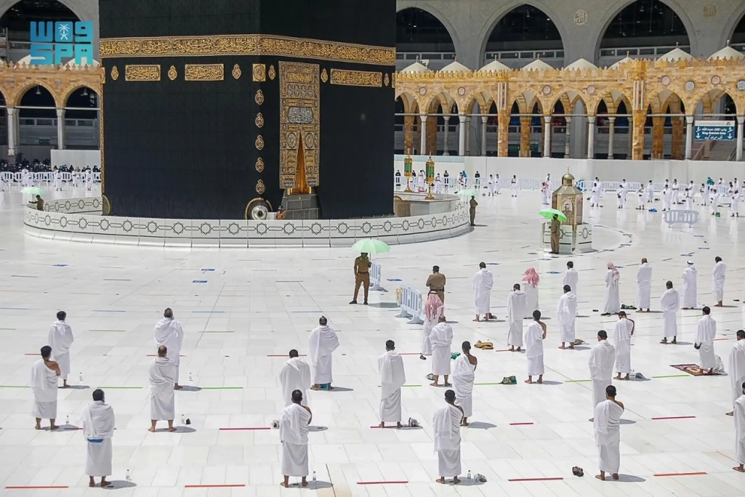 Worshipers are seen at the Grand Mosque in Makkah during Friday prayers. (SPA)