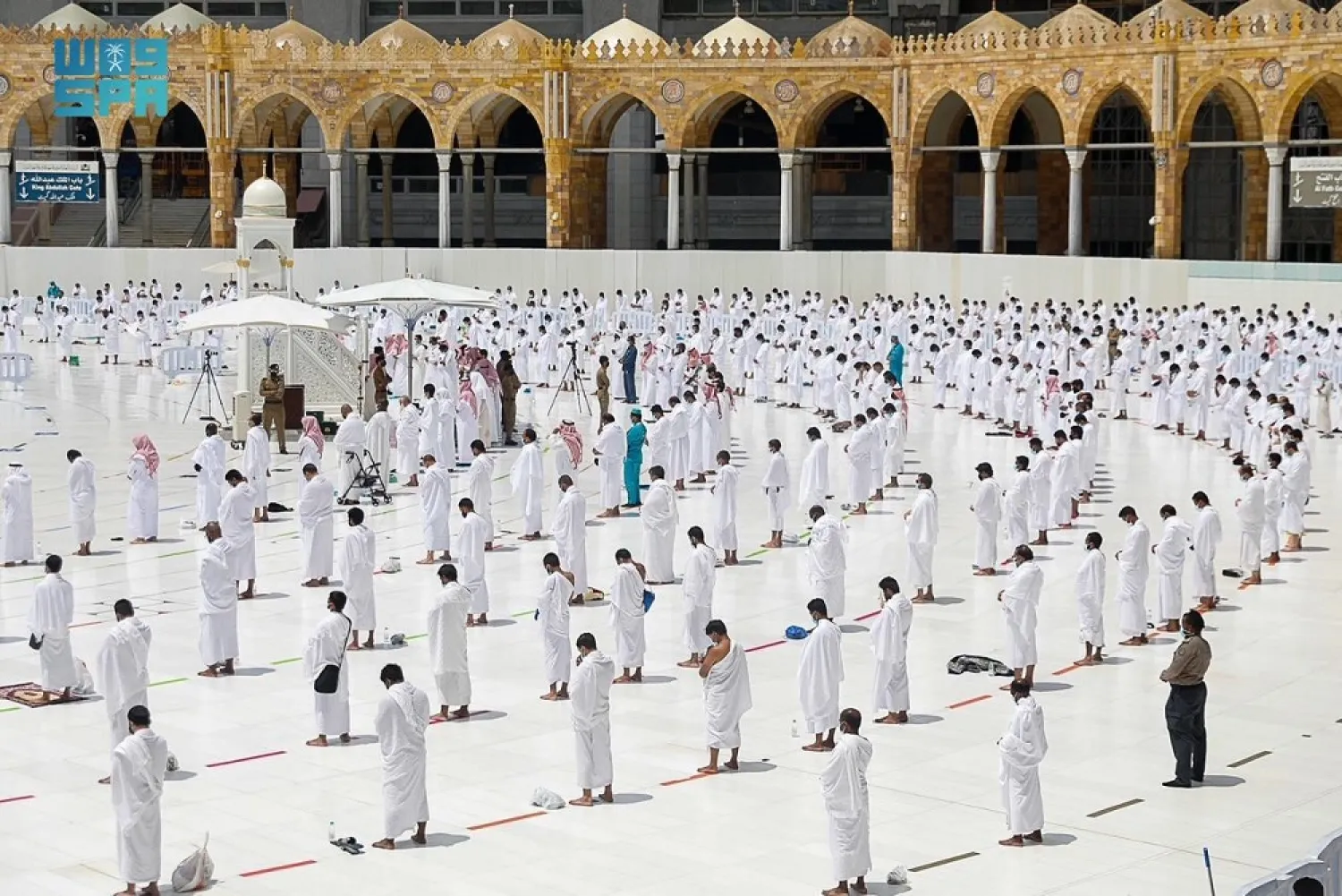 Worshipers perform prayers at the Grand Mosque in Makkah. (SPA)