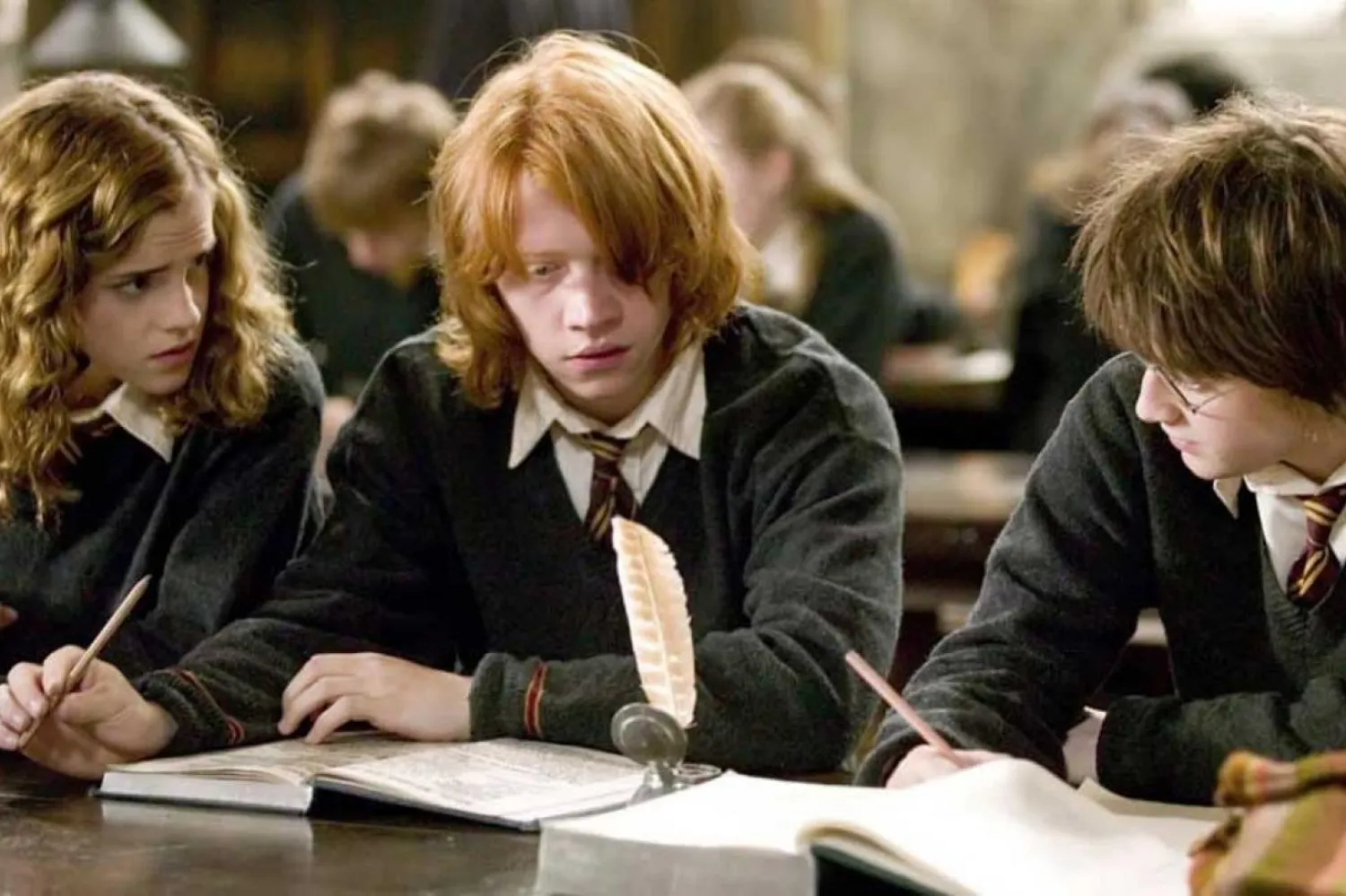 Ron karakterini canlandıran Rupert Grint ilk üç filmden sonra Harry Potter yapımlarını izlemeyi bıraktığını söylemişti (Warner Bros)
