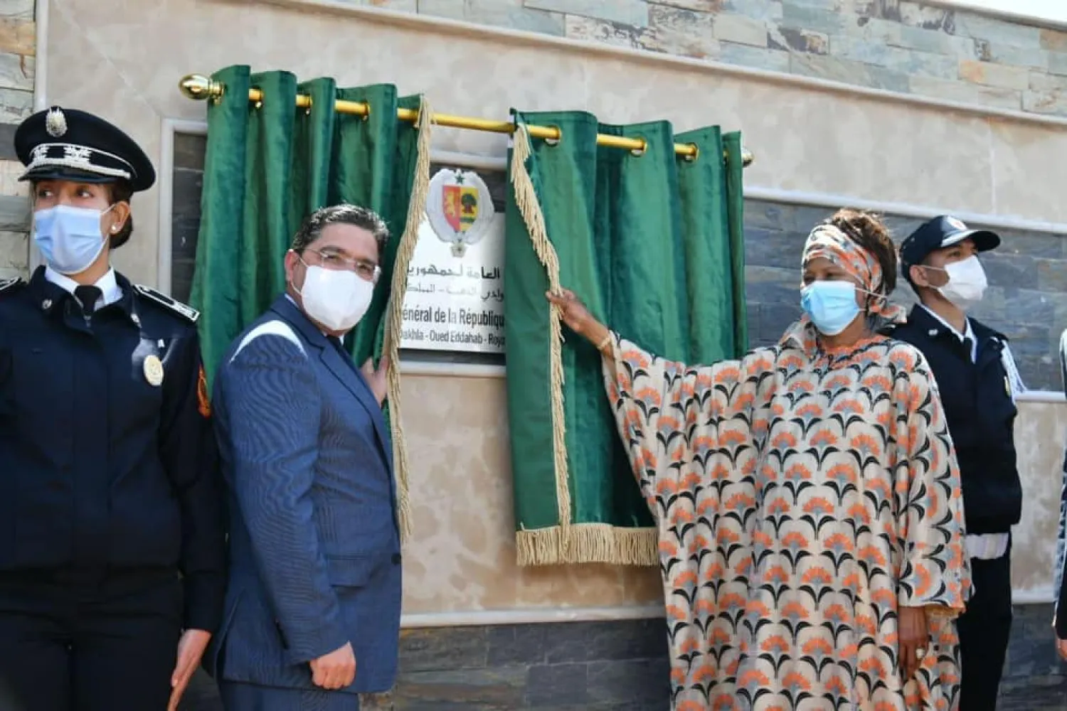 Morocco’s Foreign Minister Nasser Bourita and Minister of Foreign Affairs and Senegalese Abroad, Aissata Tall Sall inaugurate the Senegalese consulate in Dakhla. (Moroccan Foreign Ministry)