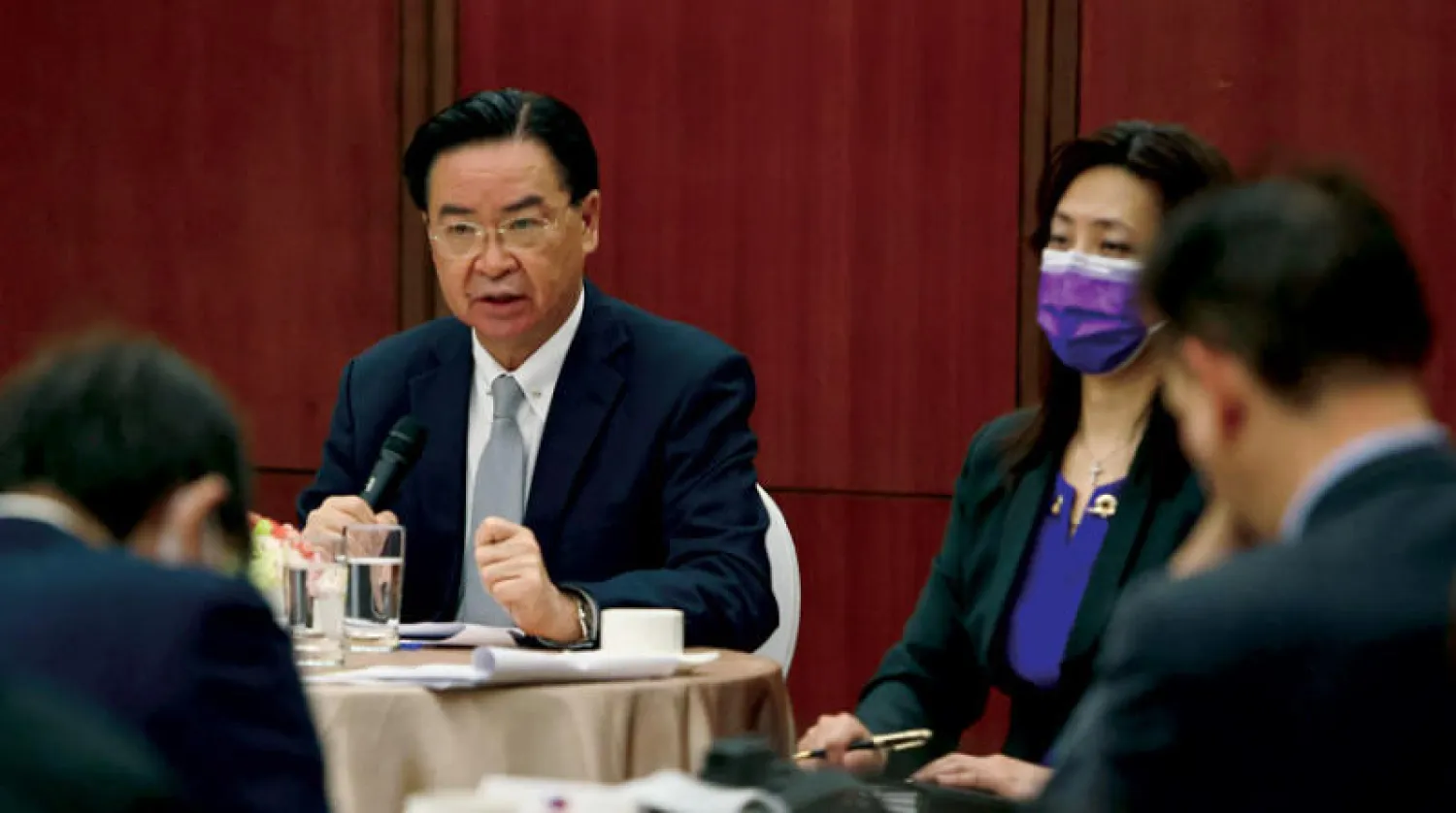 وزير الخارجية التايواني في مؤتمر صحافي أمس (رويترز)