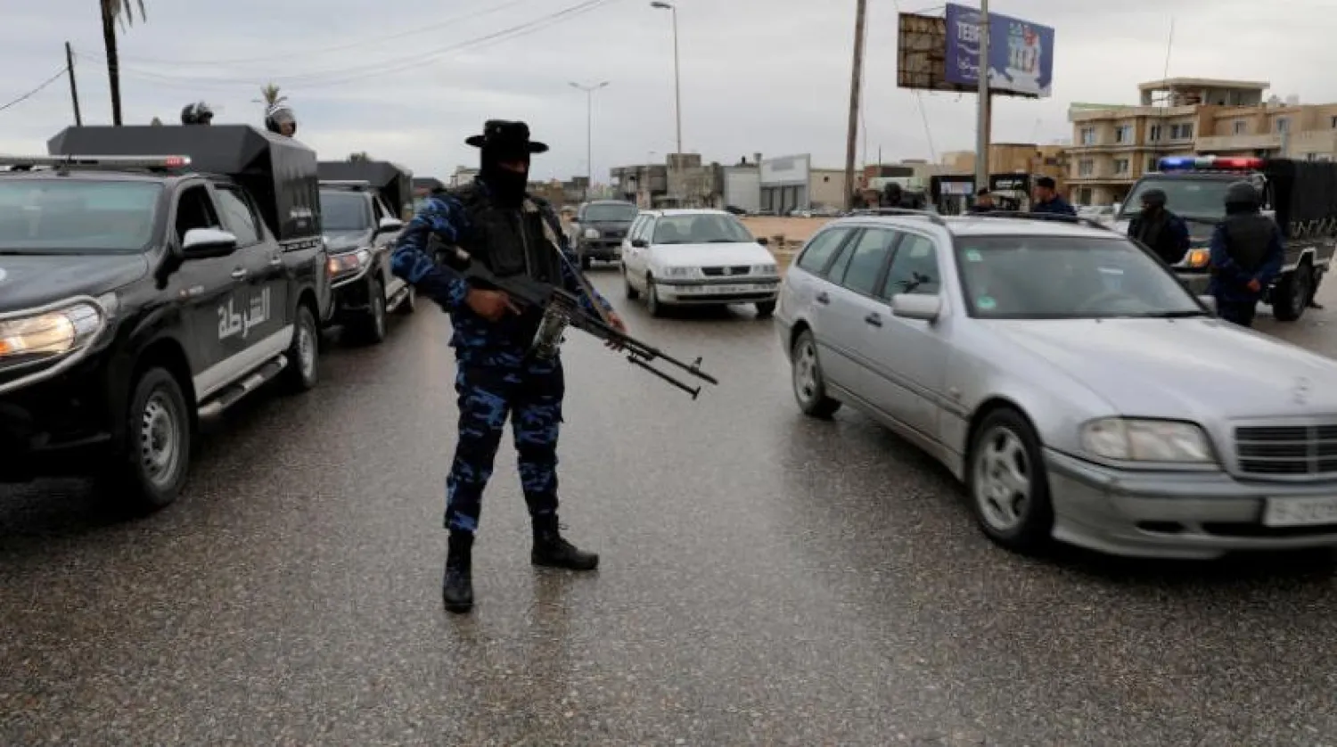 Trablus’un doğusunda Merkezi Güvenlik Destek Gücü’nden bir asker (Reuters)
