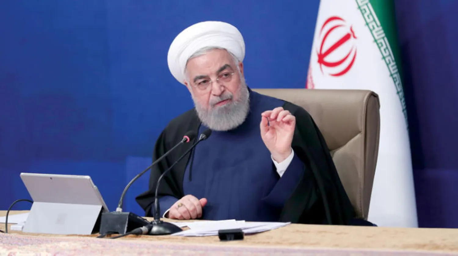 الرئيس الإيراني حسن روحاني يتحدث خلال اجتماع الحكومة الإيرانية أمس (الرئاسة الإيرانية)