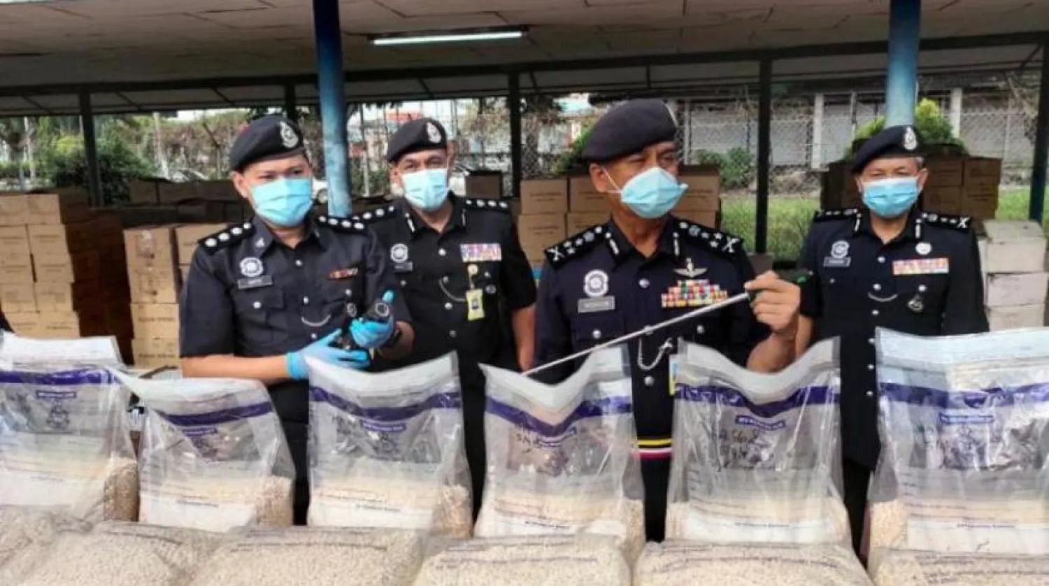 Malezyalı yetkililer, Suudi yardımıyla ele geçirilen hapları inceliyor (Şarku'l Avsat)
