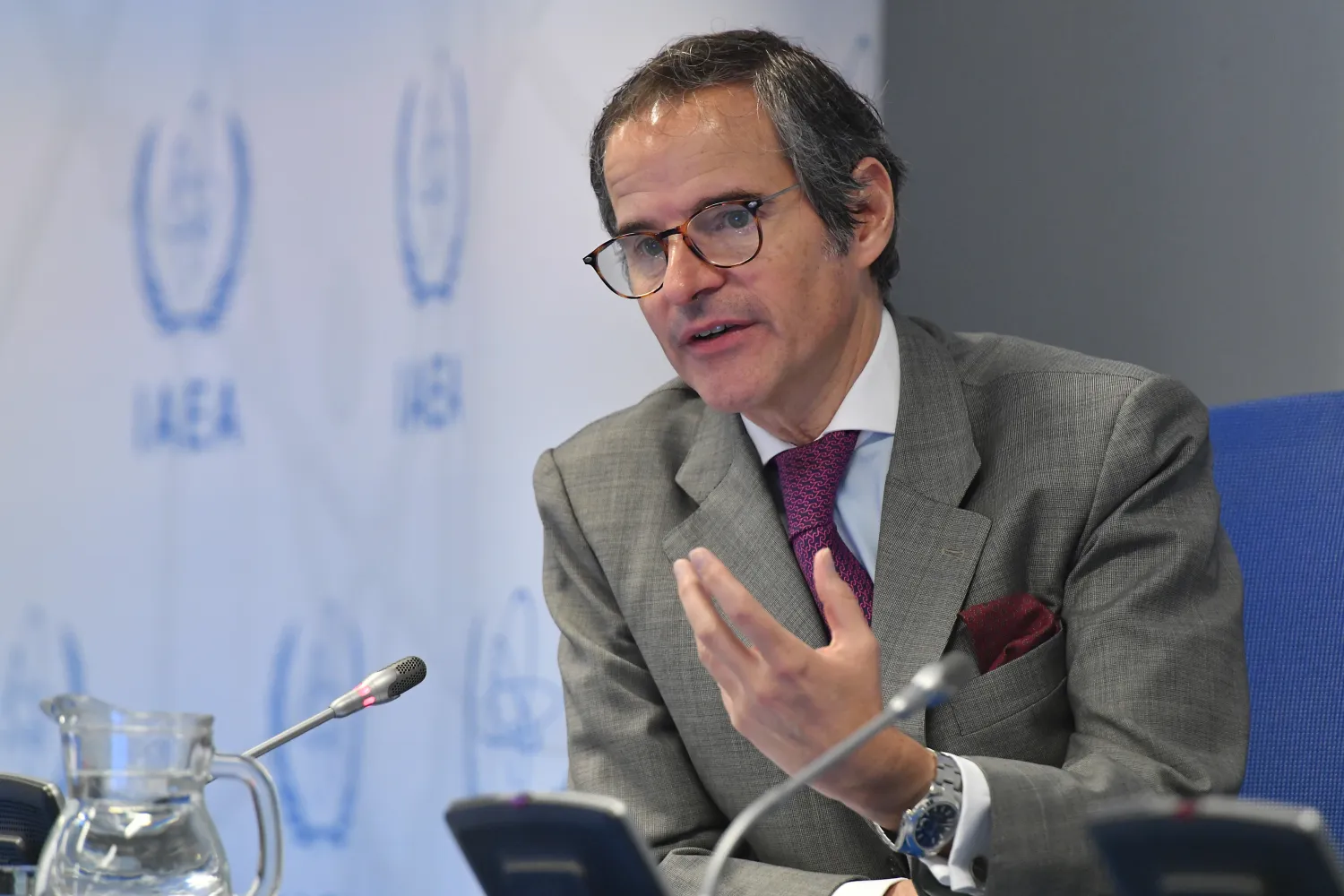 نشست ایران و آژانس هسته‌ای به تعویق افتاد