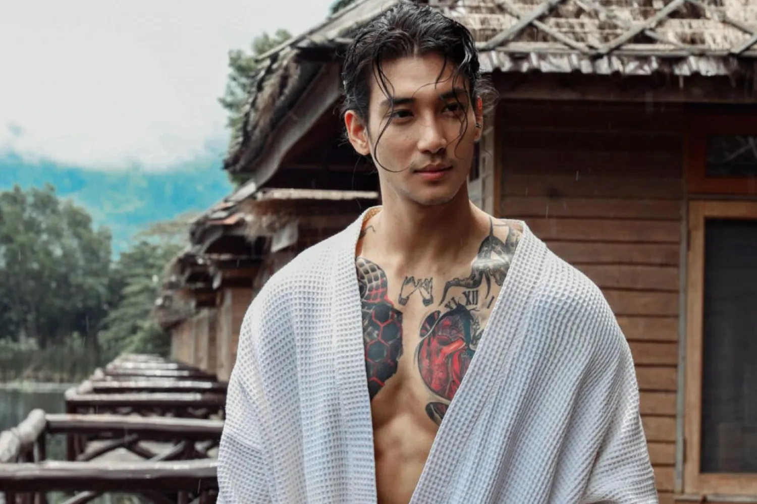 Paing Takhon'un sosyal medyada milyonlarca takipçisi var (Paing Takhon/Facebook)