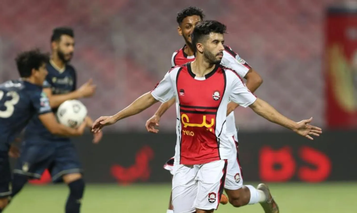 كريم البركاوي مهاجم فريق الرائد خلال احتفاله بعد تسجيل الهدف (رابطة دوري المحترفين السعودي)