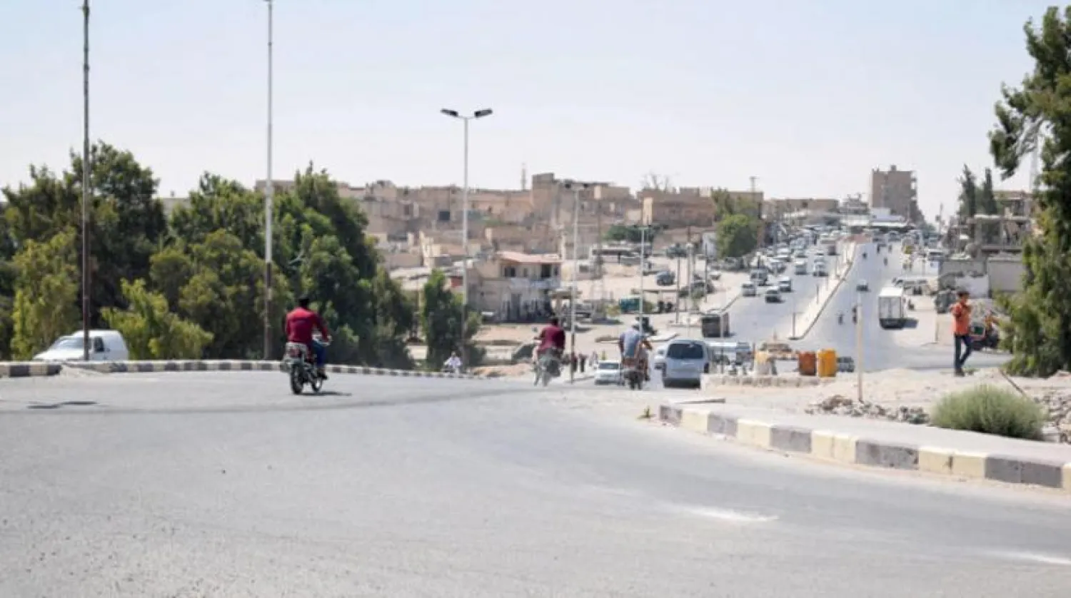Suriye’nin kuzeydoğusundaki Tabka kentinin girişi (Şarku’l Avsat)