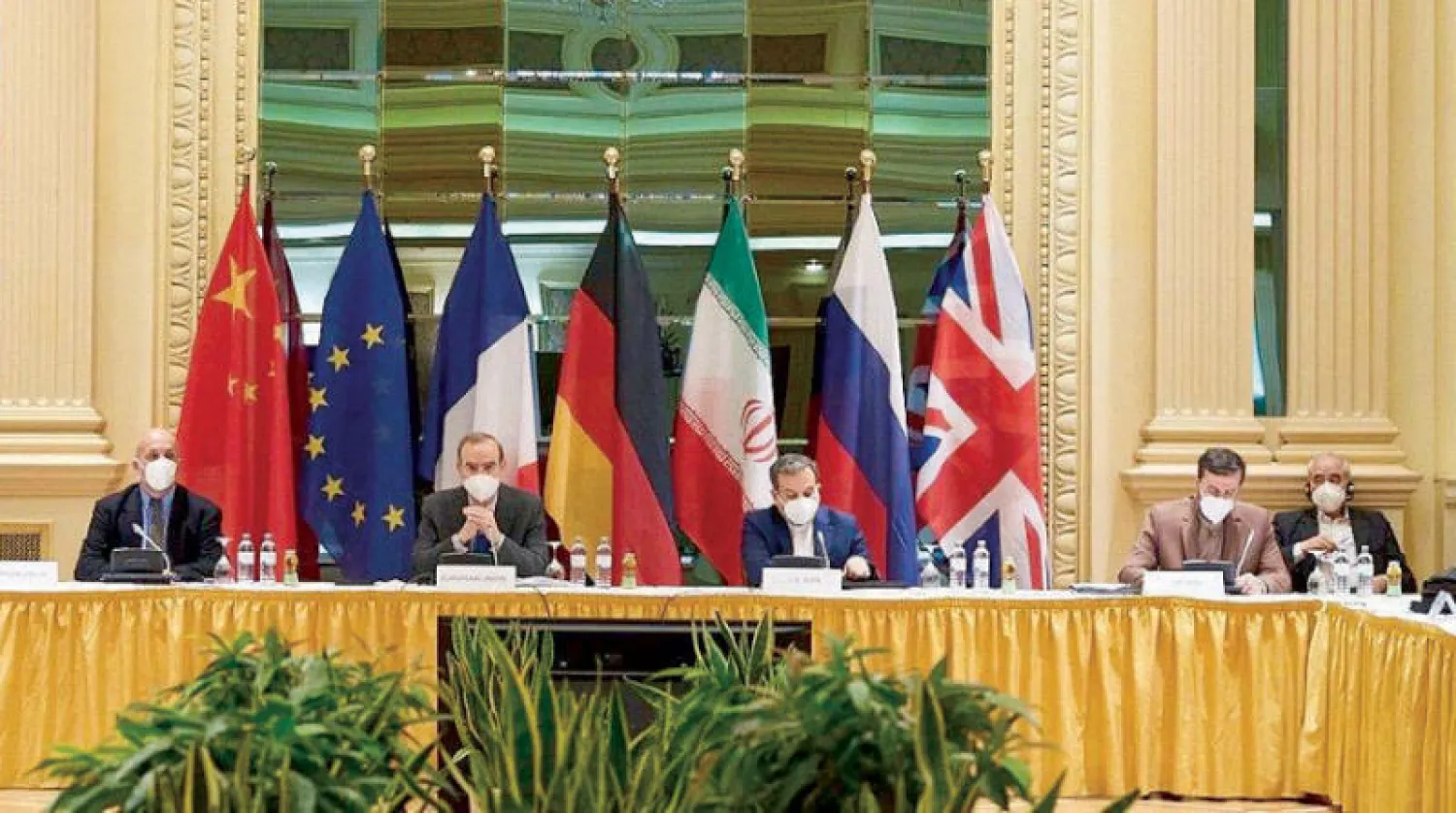 صورة نشرها منسق الاتحاد الأوروبي إنريكي مورا عبر حسابه على «تويتر» من آخر اجتماع لأطراف الاتفاق النووي في فيينا أمس