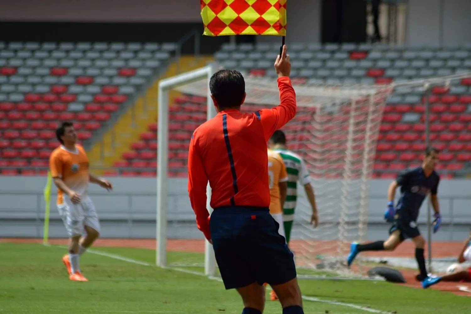 Yeni geliştirilecek otomatik ofsayt teknolojisinin yardımcı hakemin kolundaki saate pozisyonla ilgili bilgi vereceği kaydedildi / Fotoğraf: Pixabay