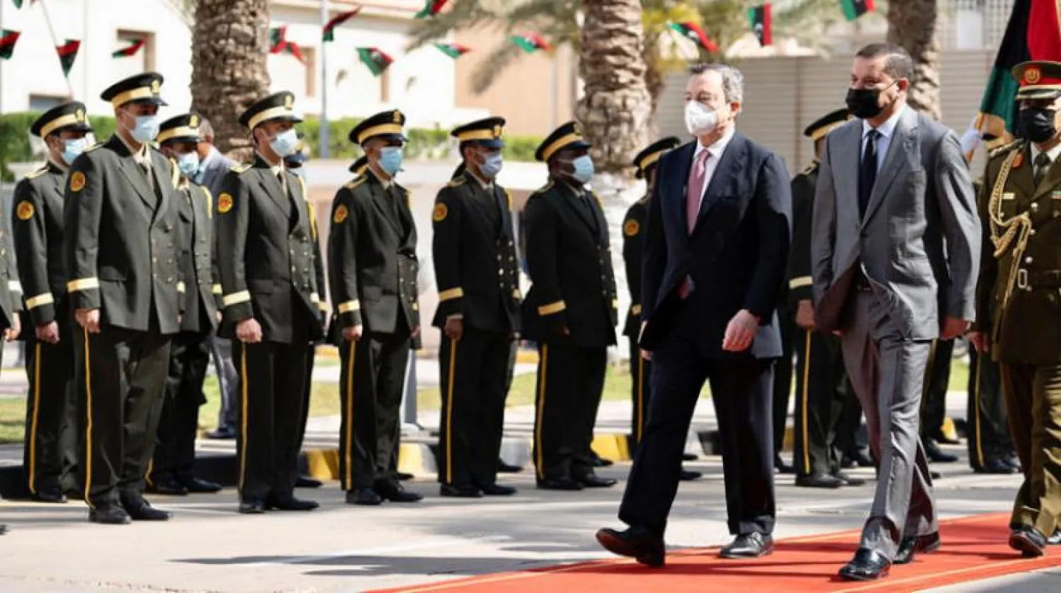 Dibeybe (sağda) pazartesi günü İtalya Başbakanı Mario Draghi'yi karşıladığı sırada (DPA)