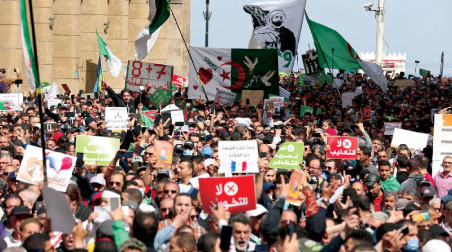 الحراك الشعبي يشدد على رحيل كل الأحزاب والشخصيات التي كانت دعامة لنظام الحكم في عهد بوتفليقة (أ.ب)