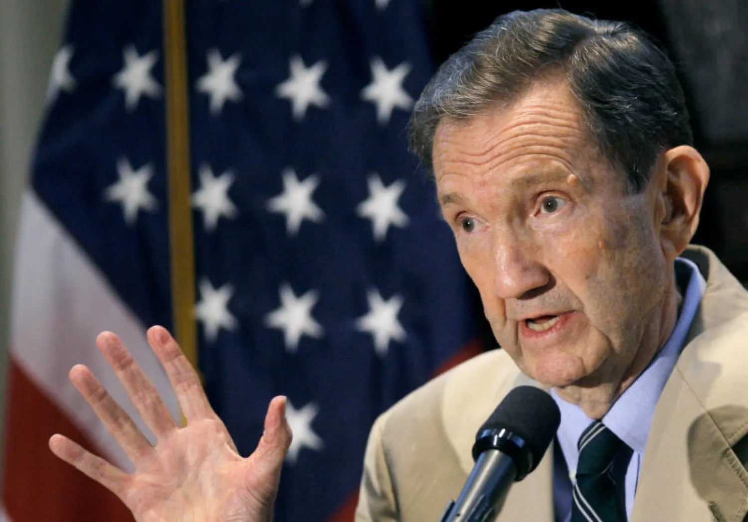 وزير العدل الأميركي الأسبق رامسي كلارك (رويترز)