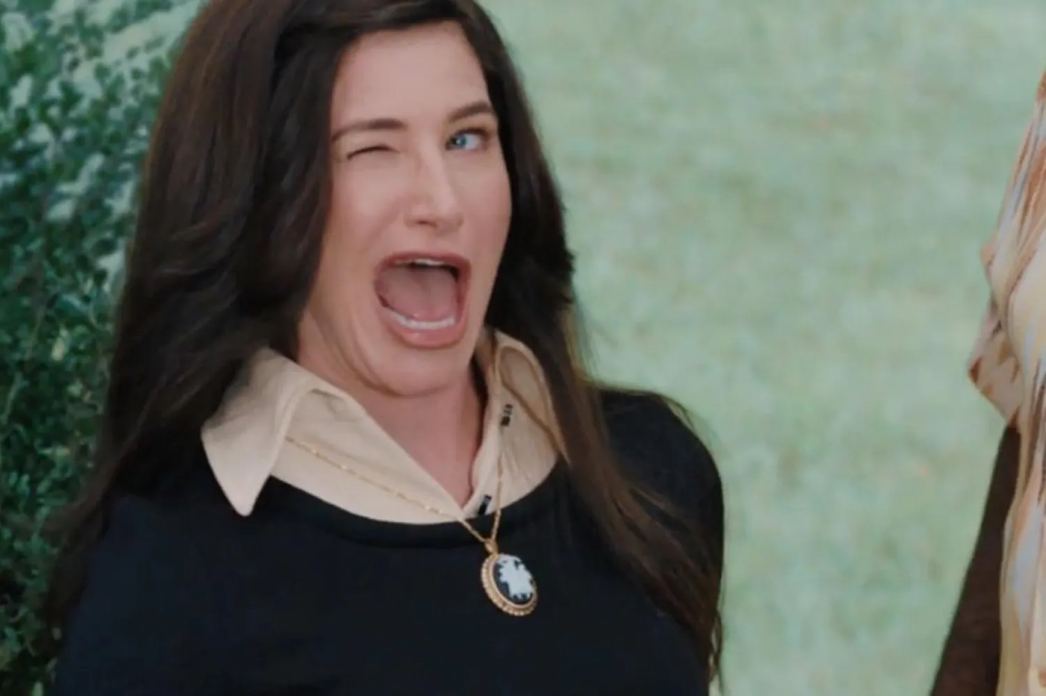 Agatha Harkness'ın göz kırptığı mim sosyal medyada viral olmuştu (Disney+)